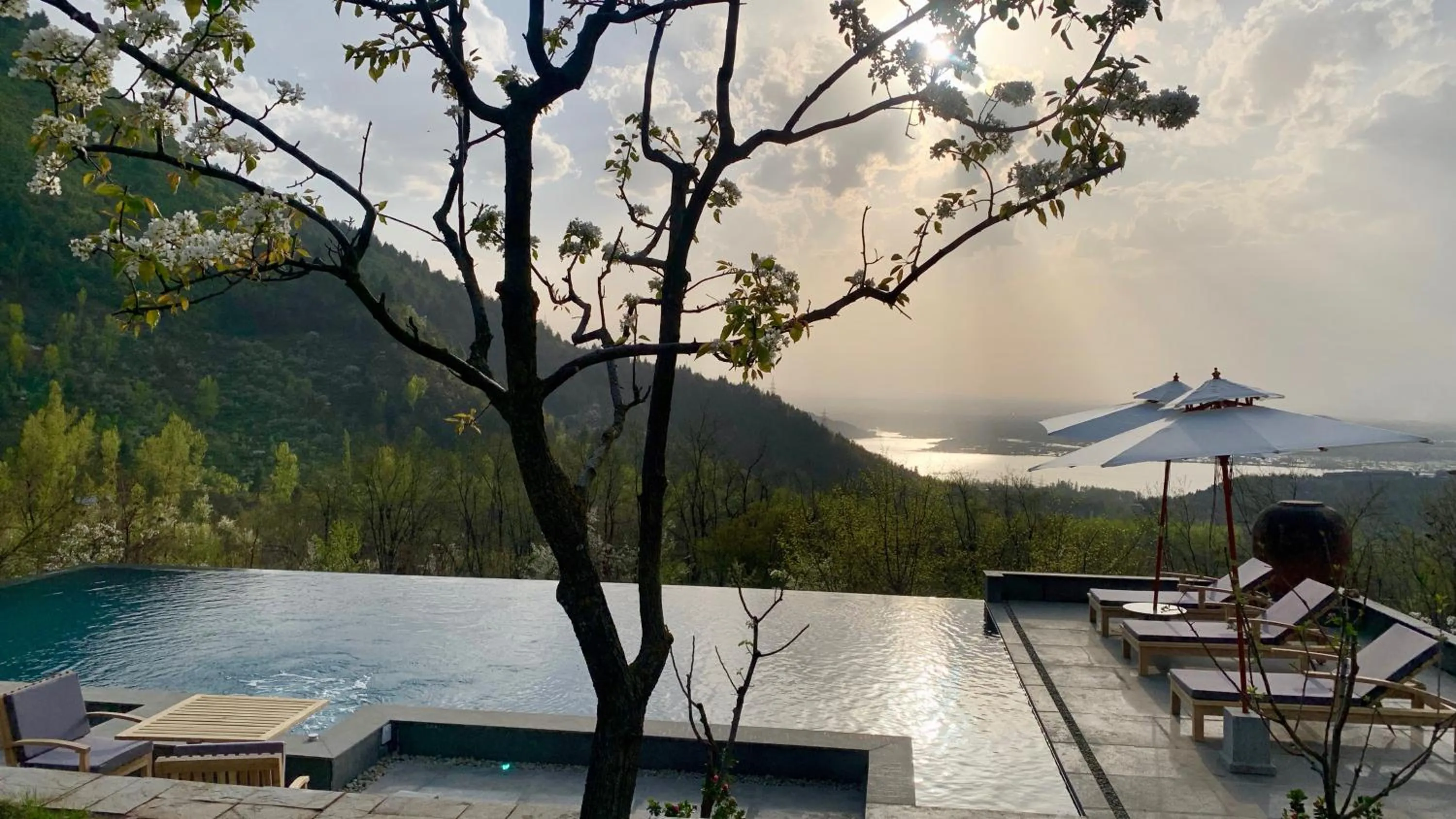 Lake view in Qayaam Gah