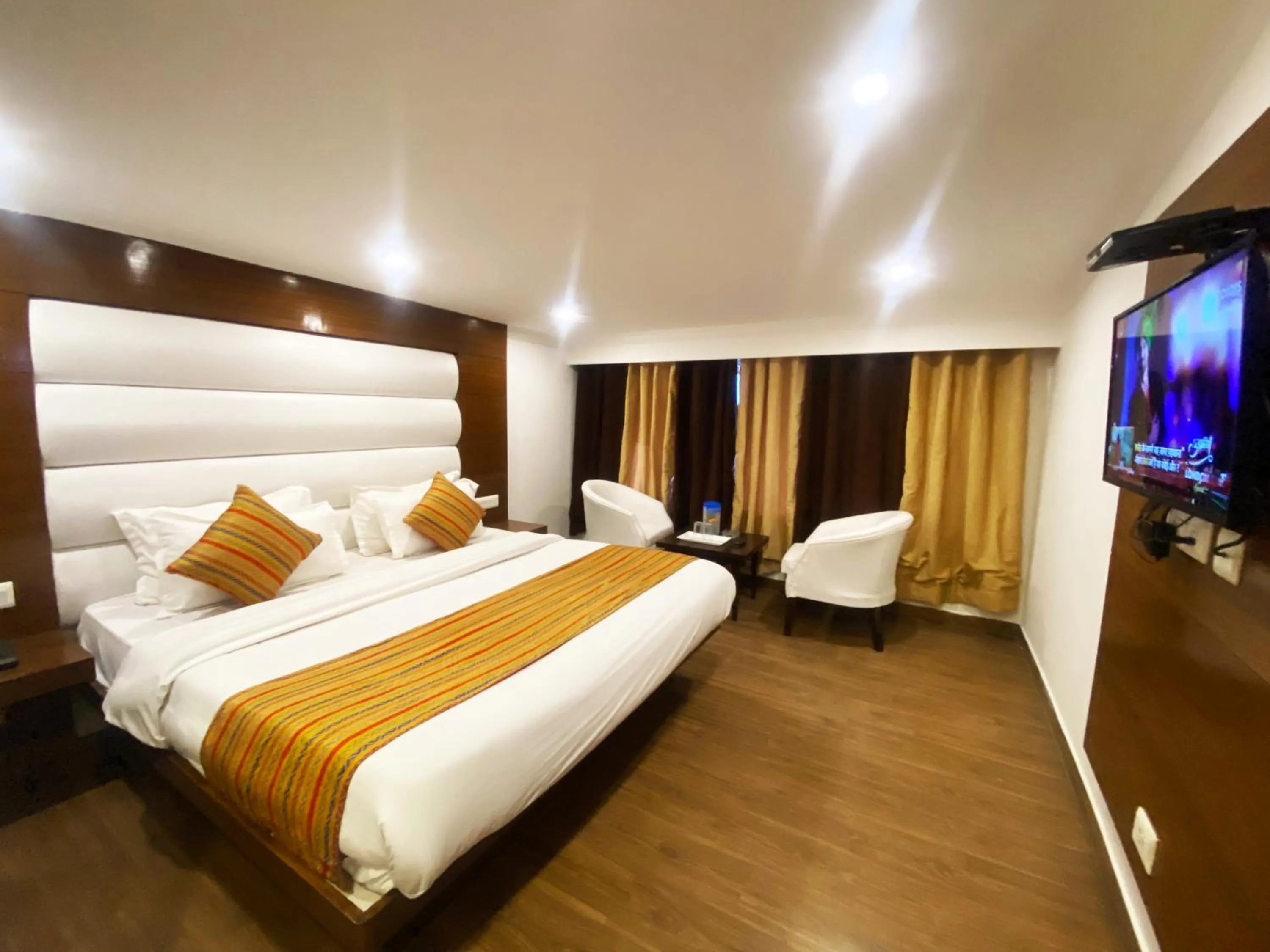 Photo of the whole room, Bed in Hotel Royal Classic @ Mall Road Mussoorie