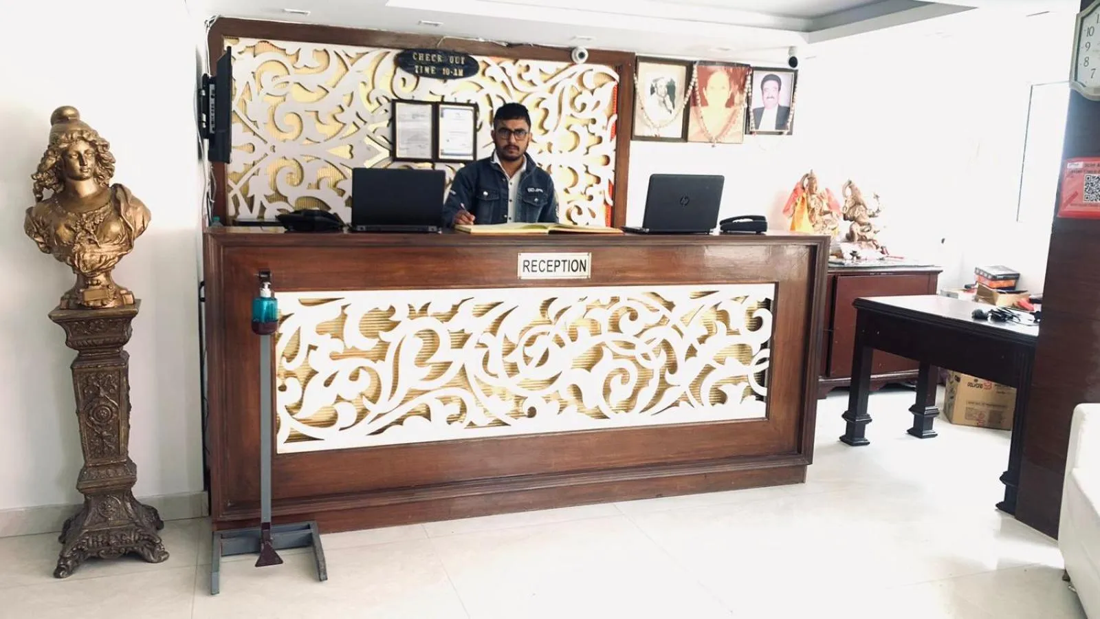 Lobby or reception in Hotel Royal Classic @ Mall Road Mussoorie