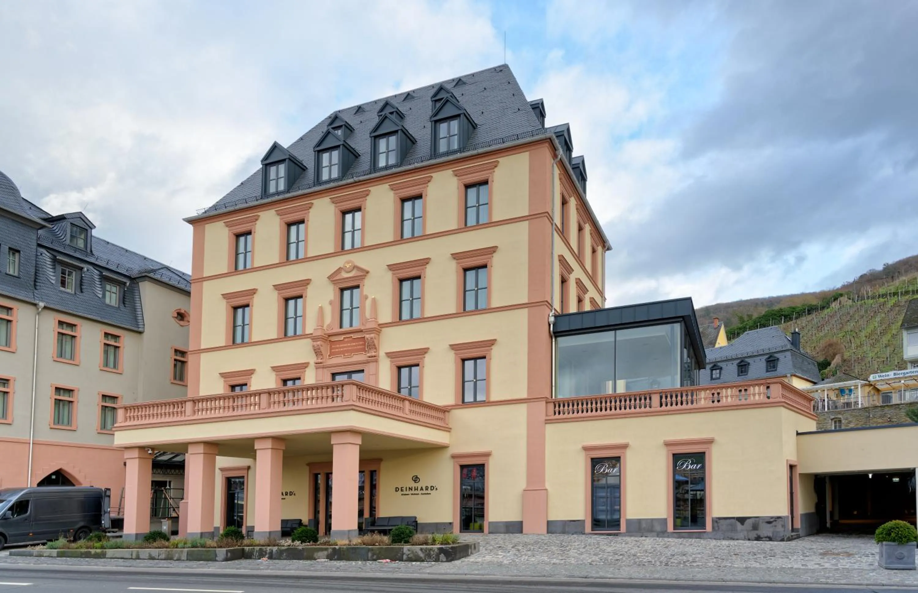 Facade/entrance in DEINHARD's