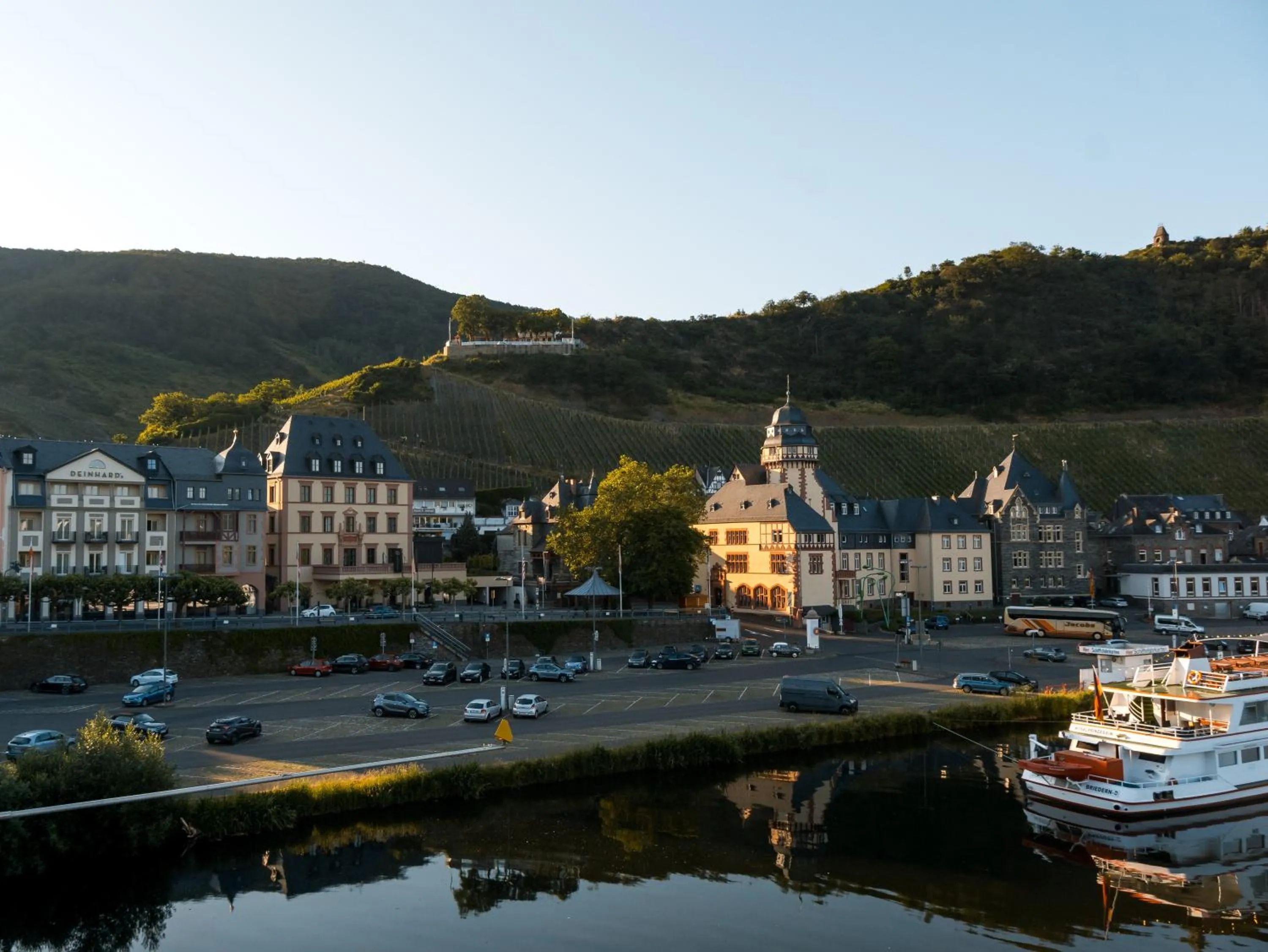 Property building in DEINHARD's