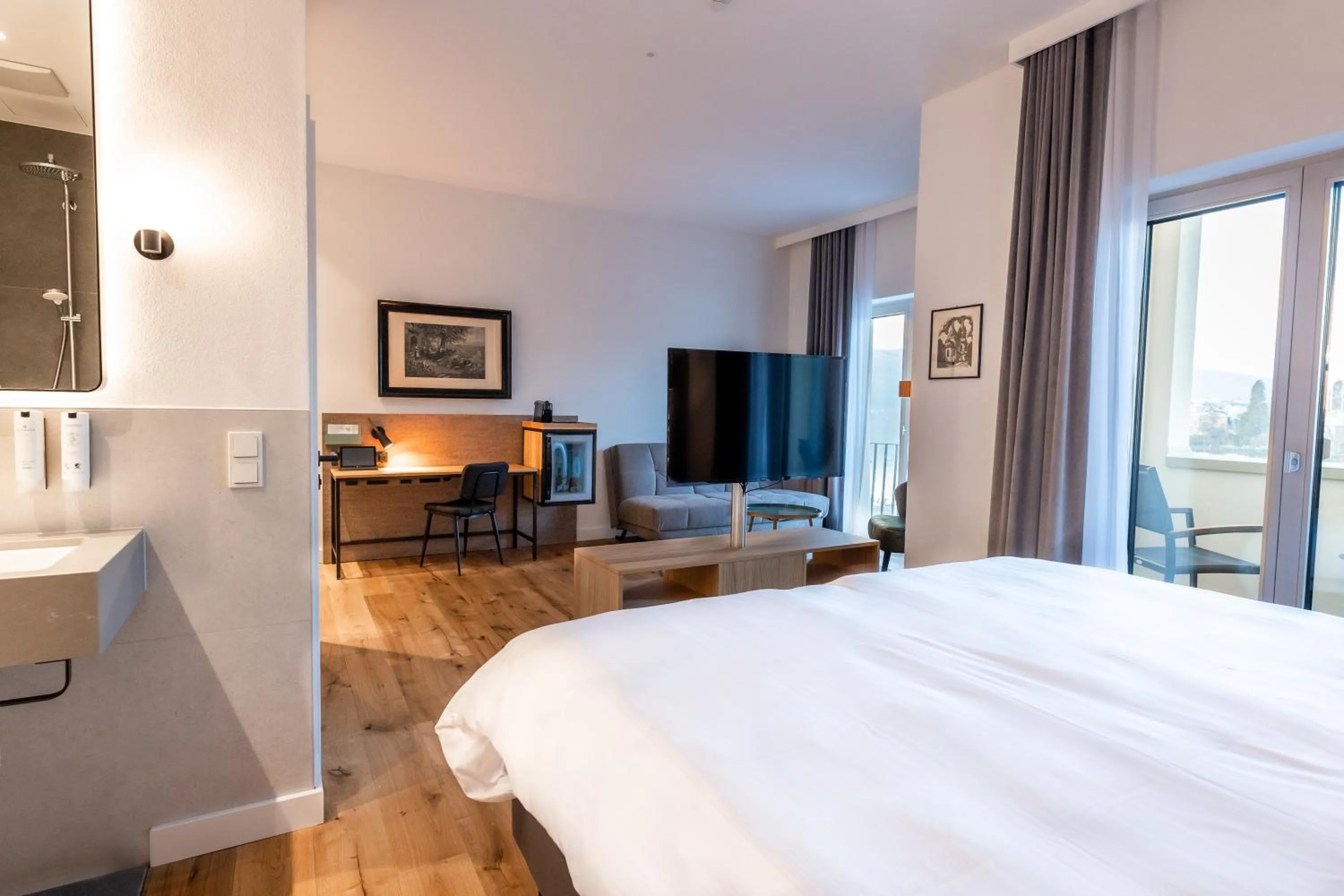 Photo of the whole room, Bed in DEINHARD's