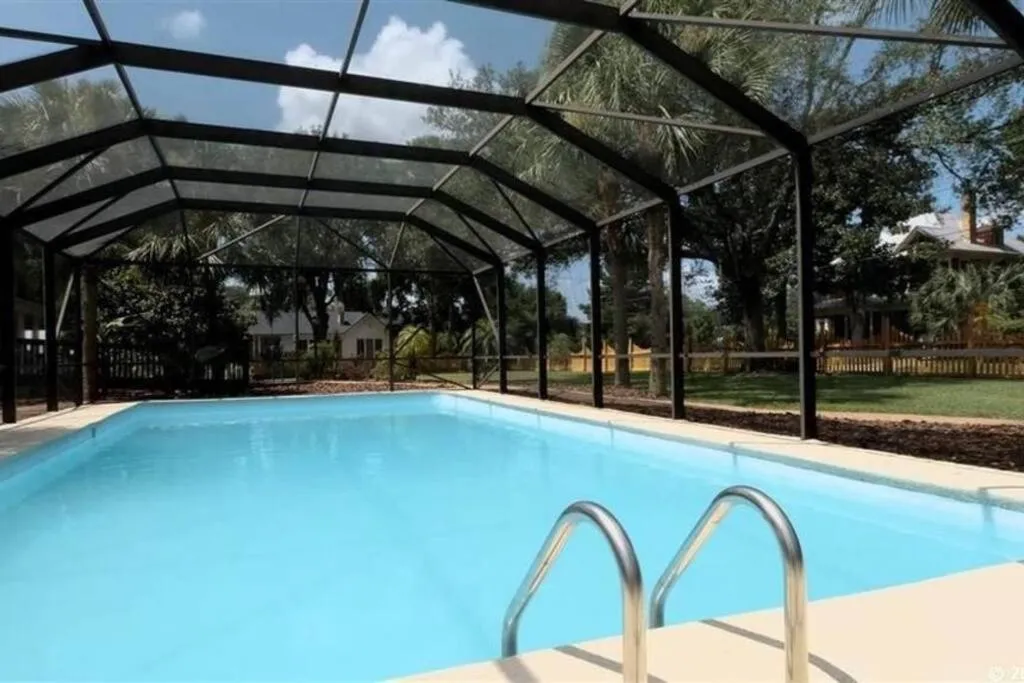 Pool view in University House - 8 Bedrooms Walk to UF / Stadium