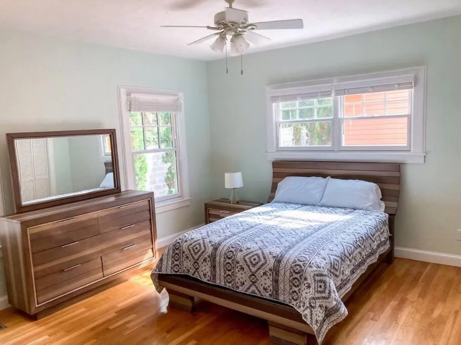 Bed in University House - 8 Bedrooms Walk to UF / Stadium