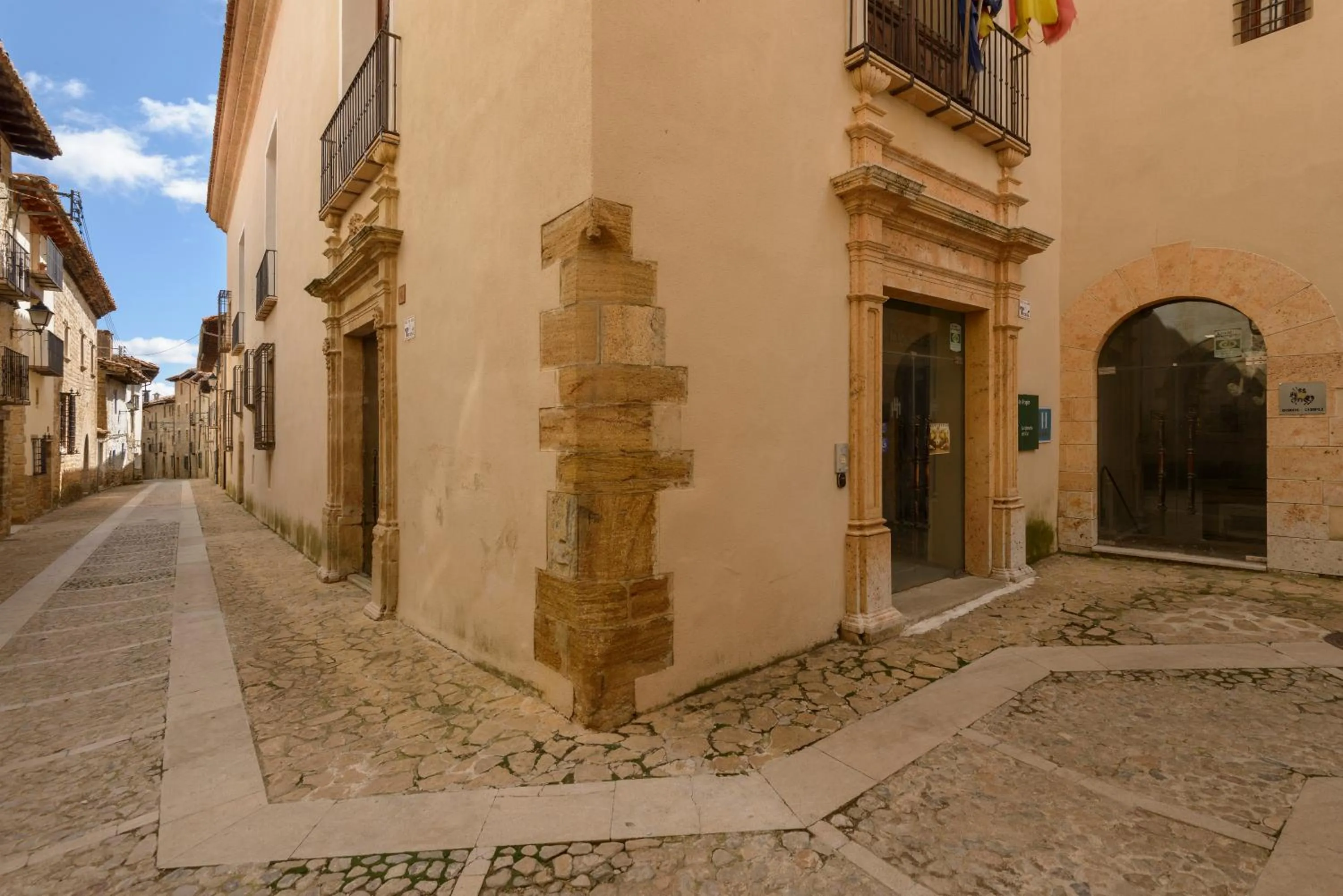 Facade/entrance in Hotel Palacio Matutano-Daudén
