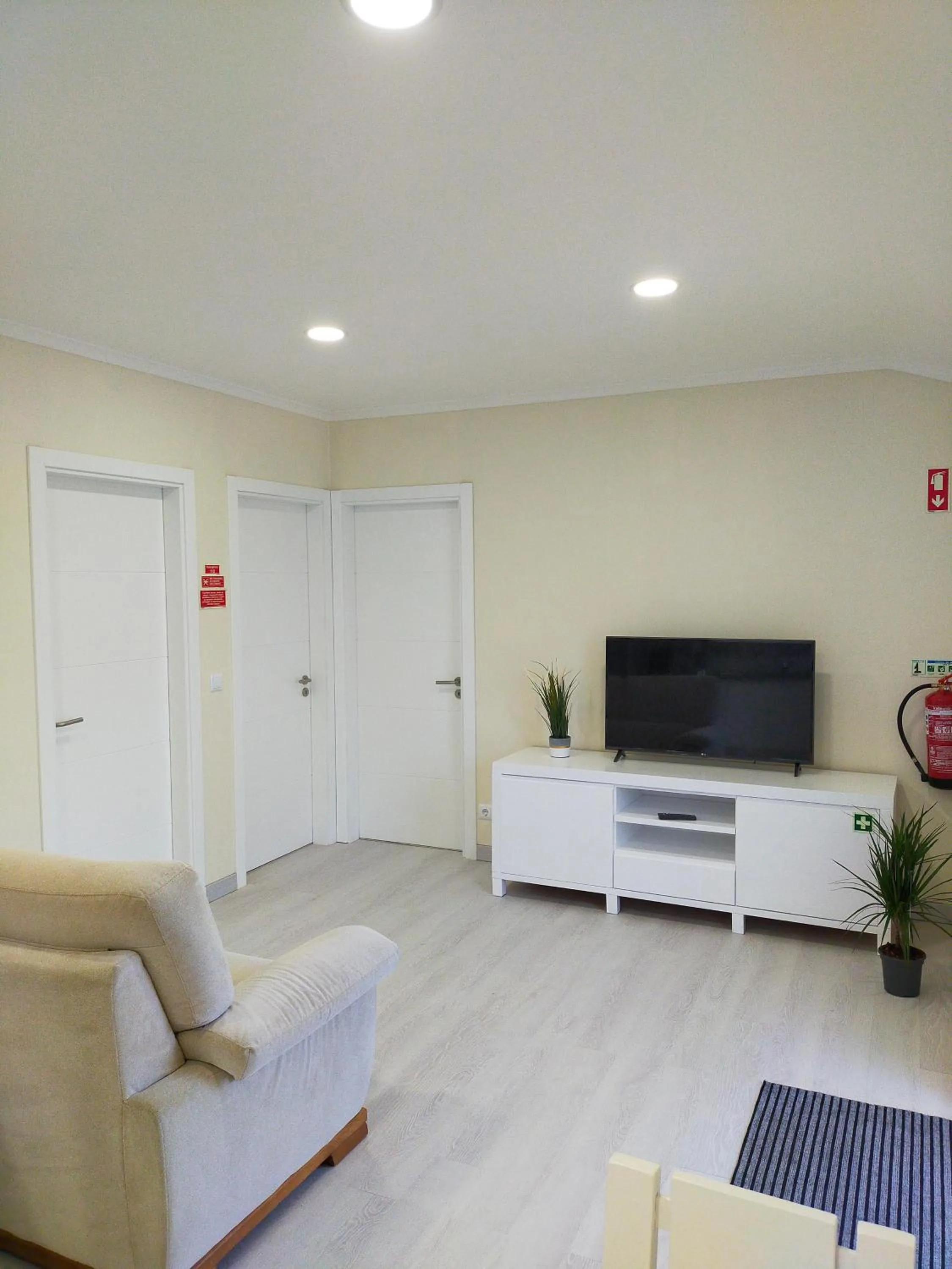 Communal lounge/ TV room in Brisa Do Mar - Consolação