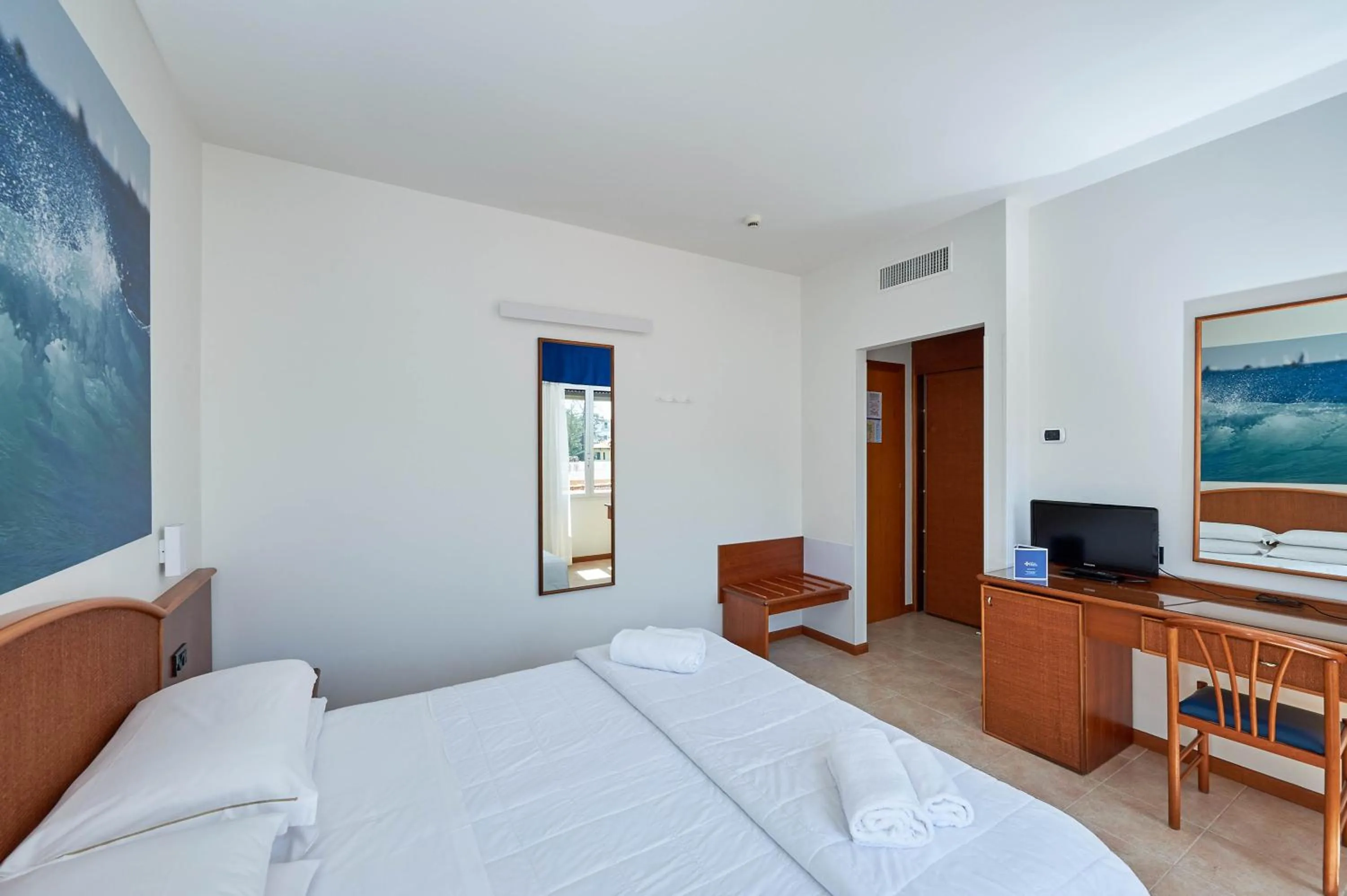 Photo of the whole room, Bed in Hotel Croce Di Malta