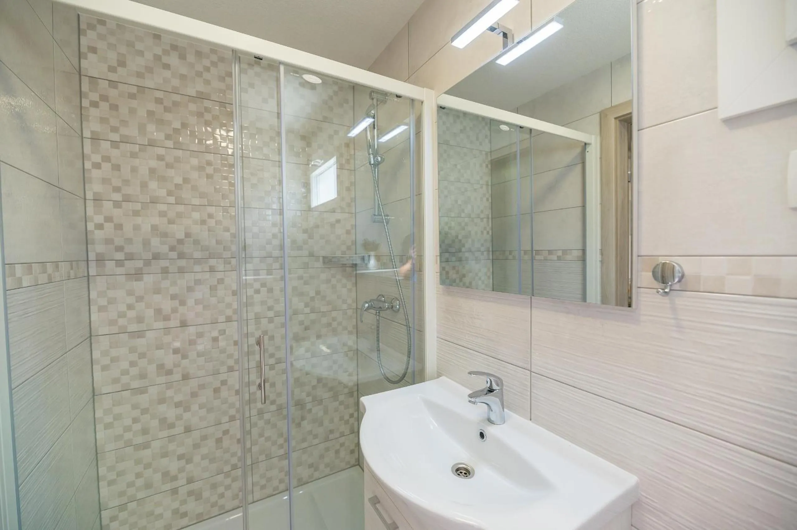 Shower in Mobile Homes Krk Silo