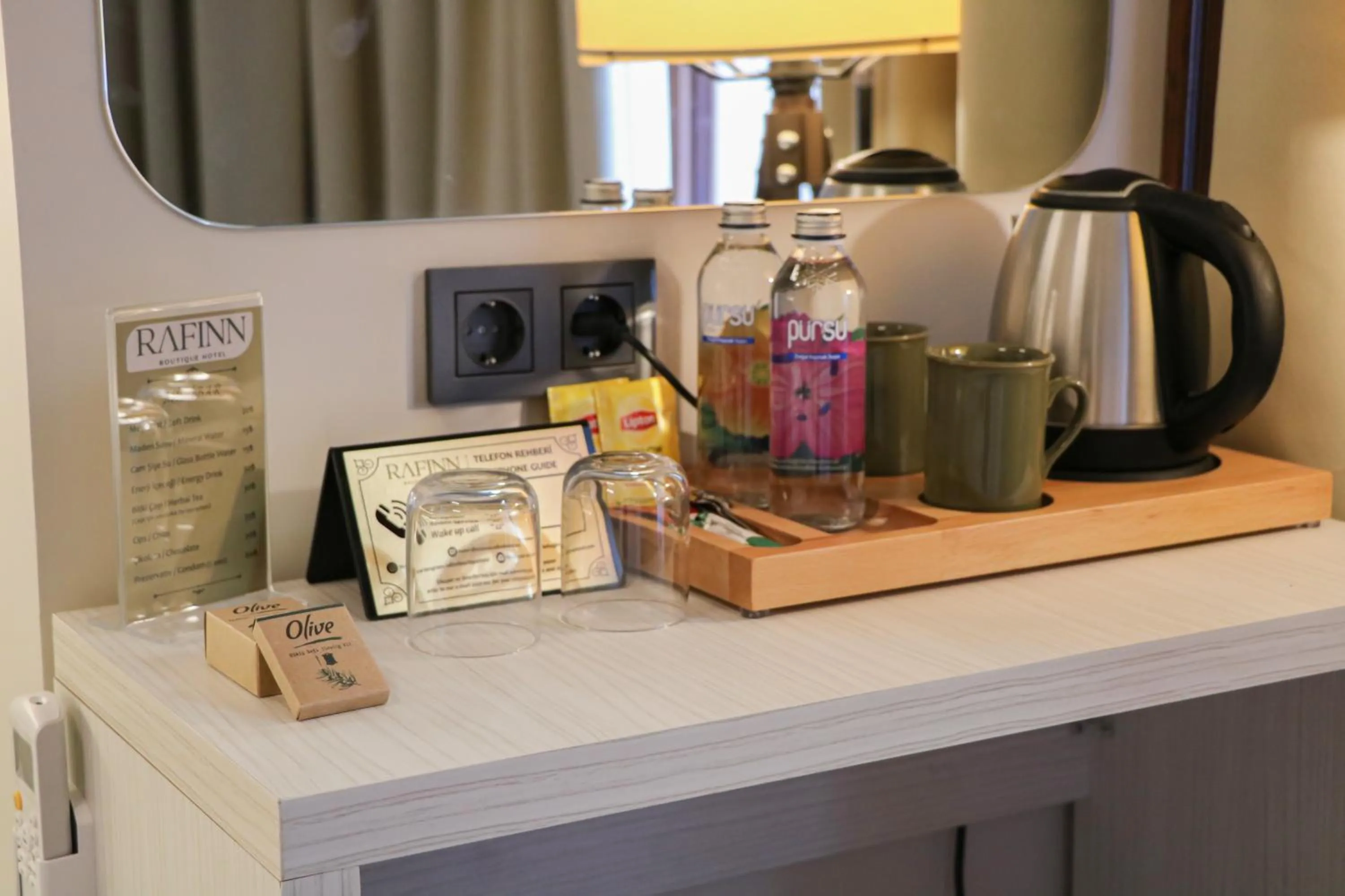 Coffee/tea facilities in Rafinn Hotel