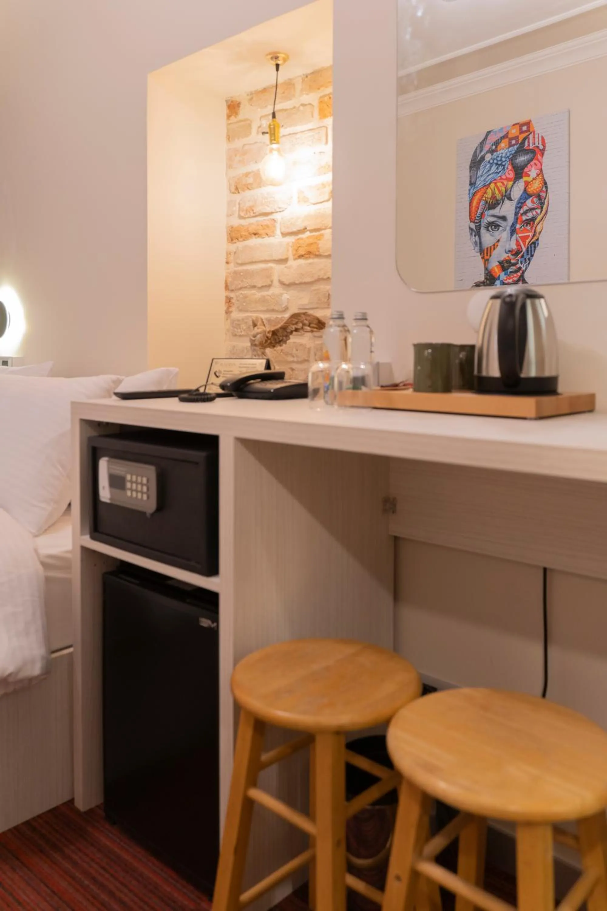 Coffee/tea facilities in Rafinn Hotel