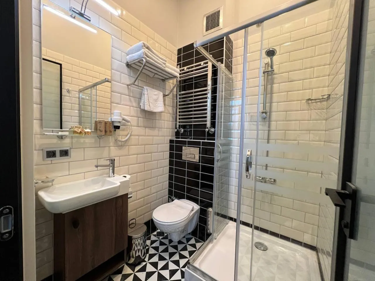 Bathroom in Rafinn Hotel