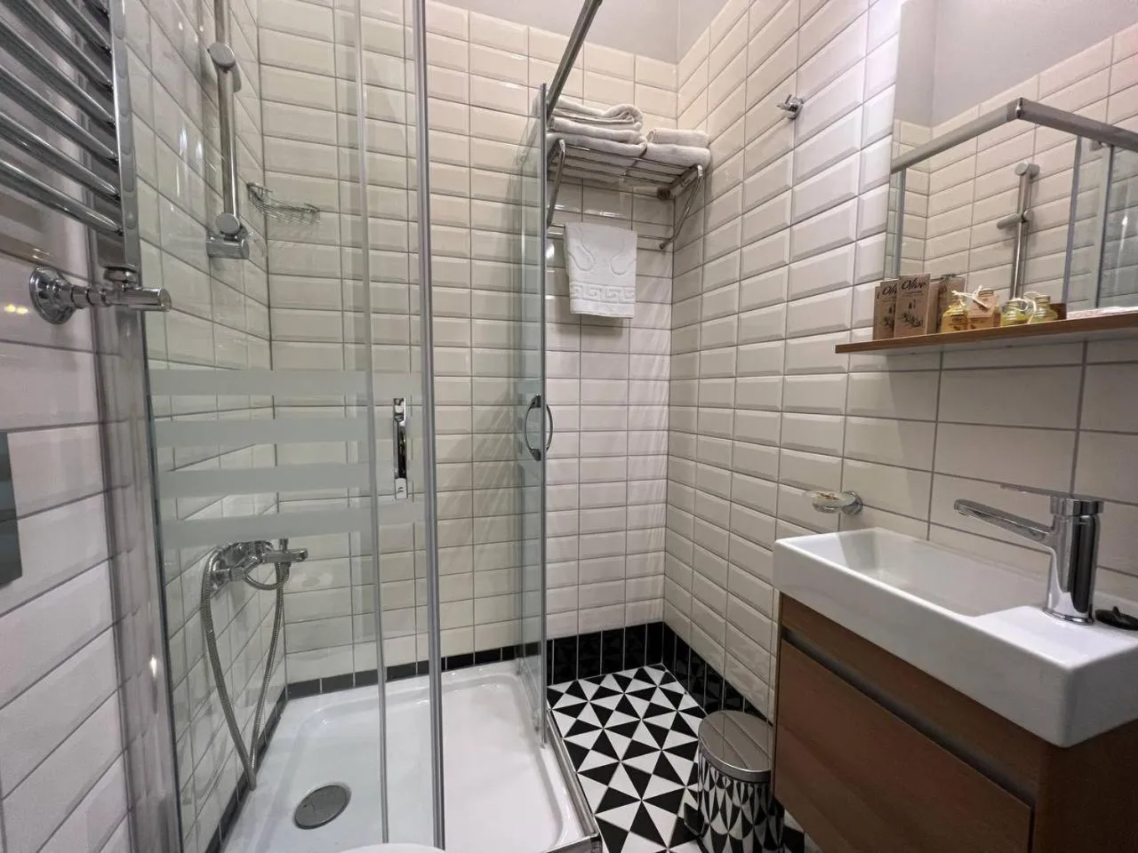 Bathroom in Rafinn Hotel