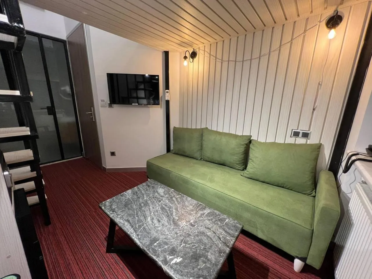 TV and multimedia in Rafinn Hotel