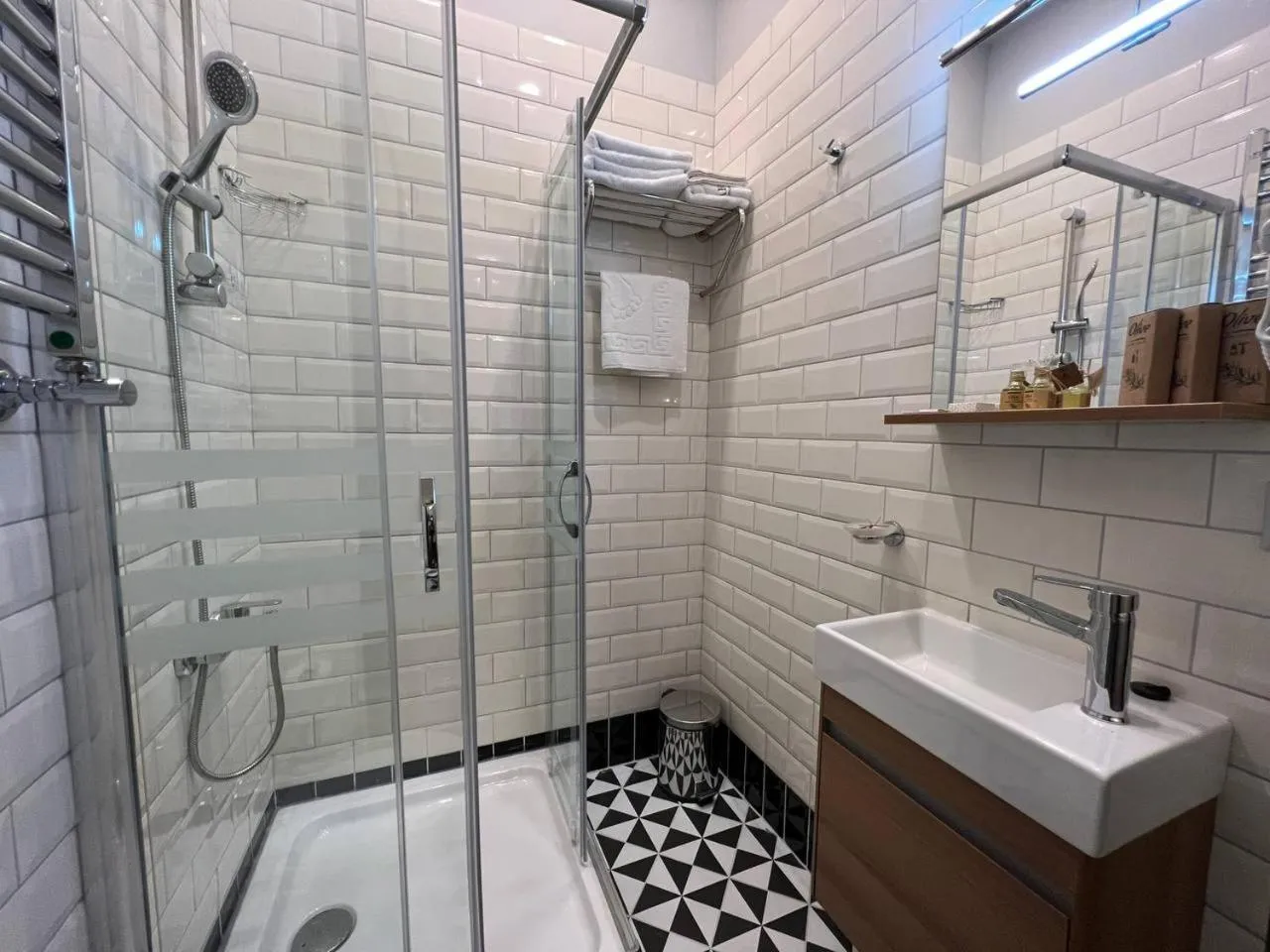 Bathroom in Rafinn Hotel