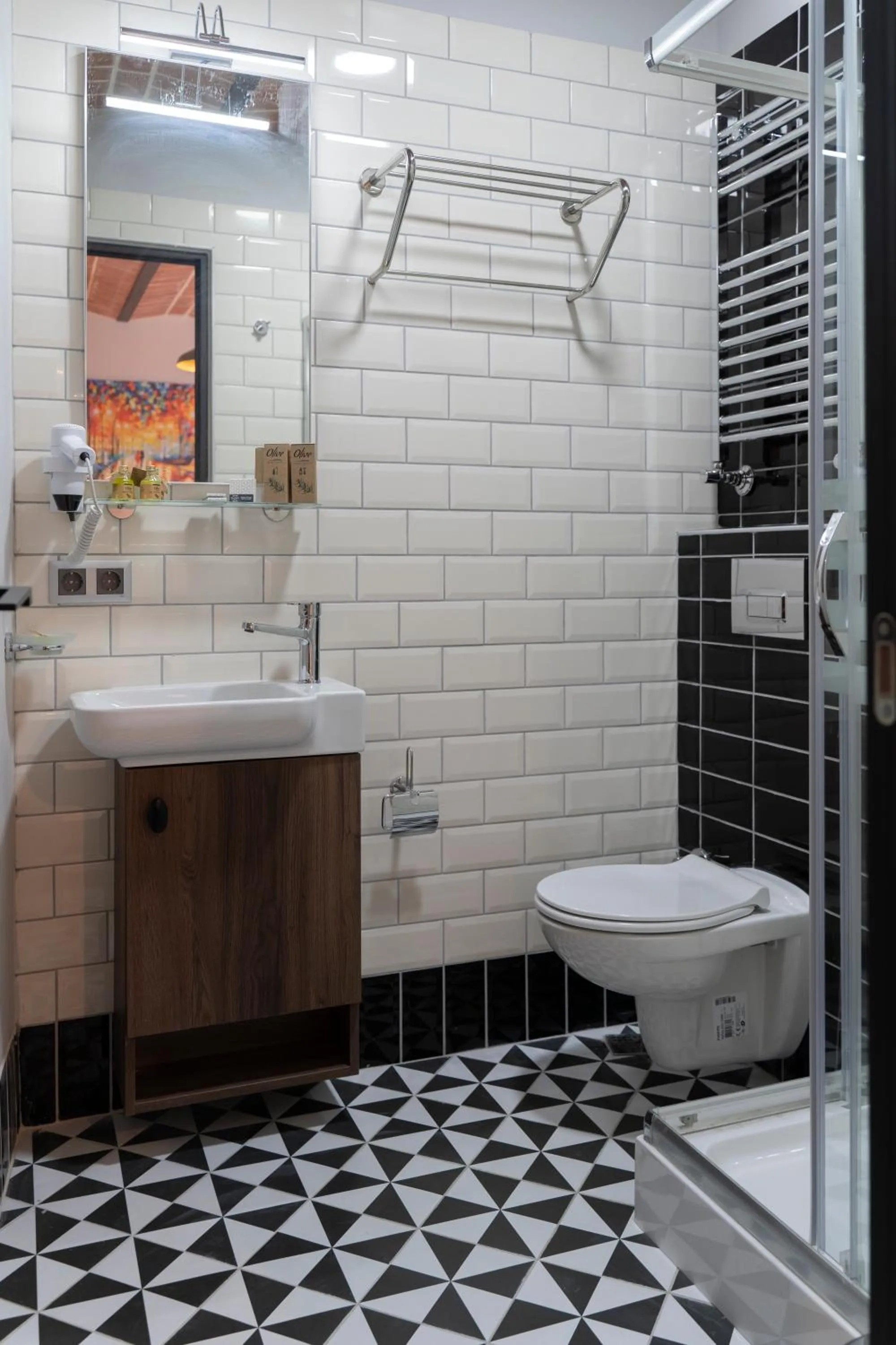 Shower in Rafinn Hotel