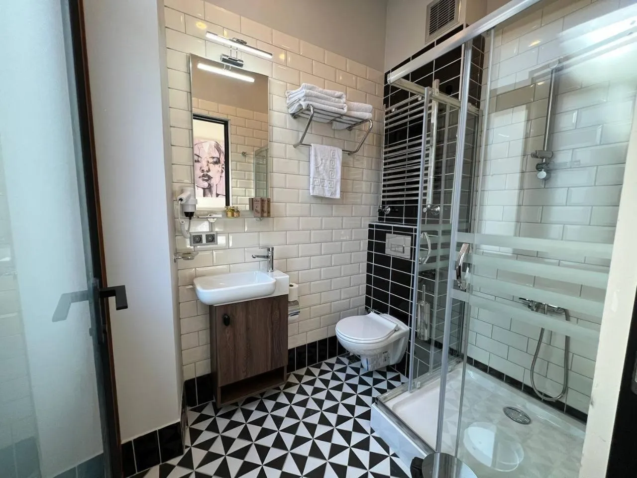 Bathroom in Rafinn Hotel