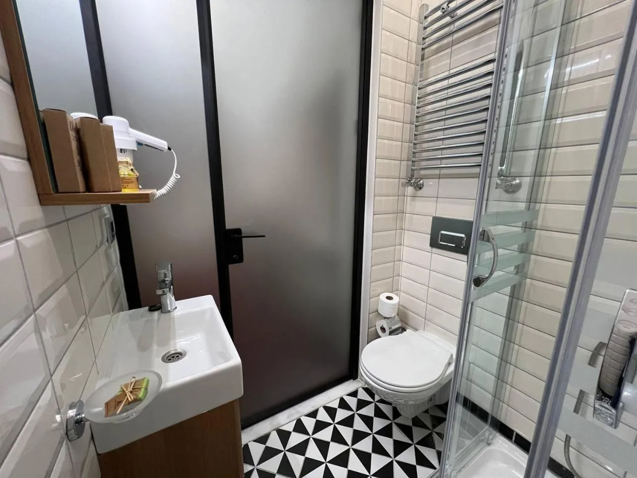 Toilet in Rafinn Hotel