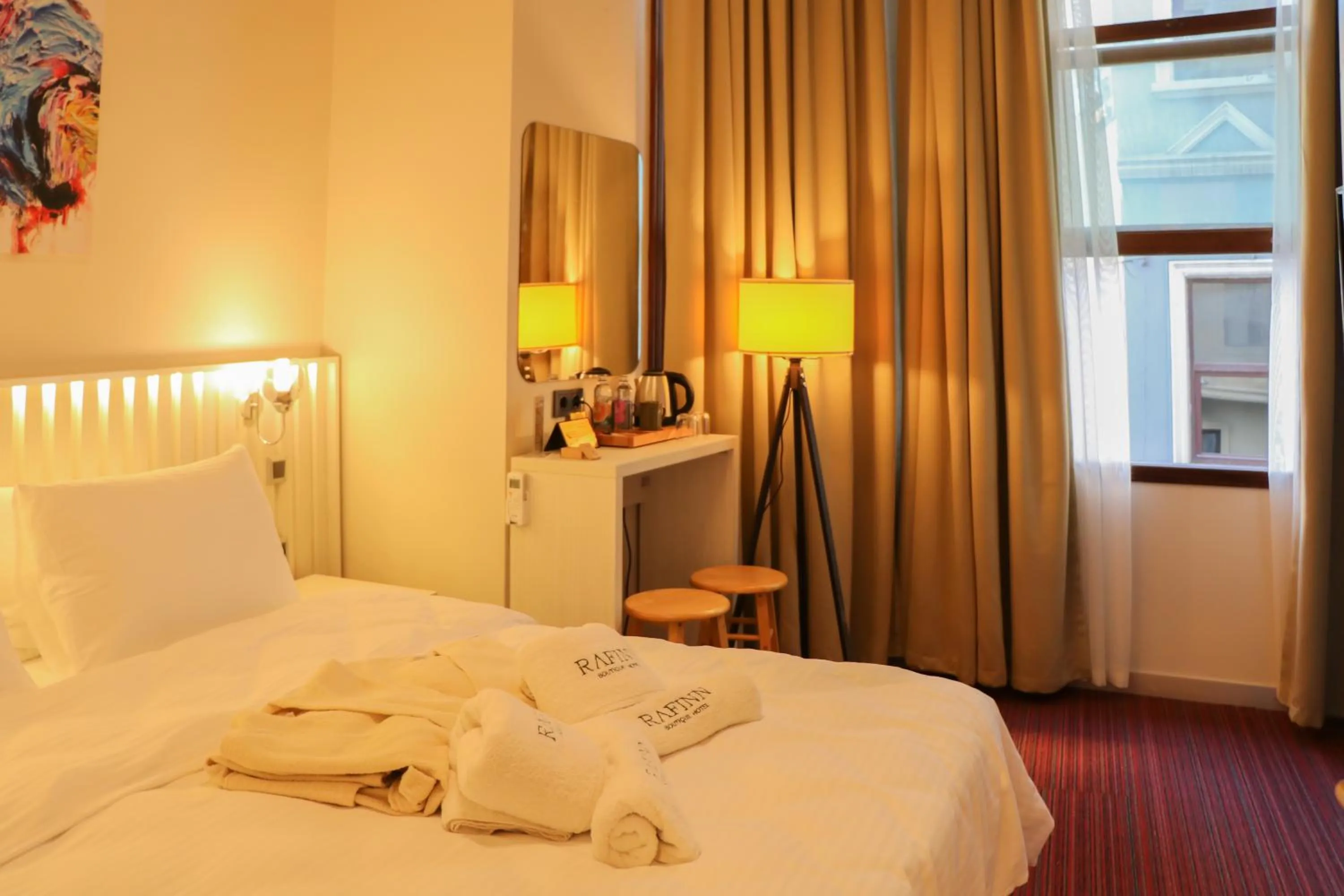 Coffee/tea facilities in Rafinn Hotel