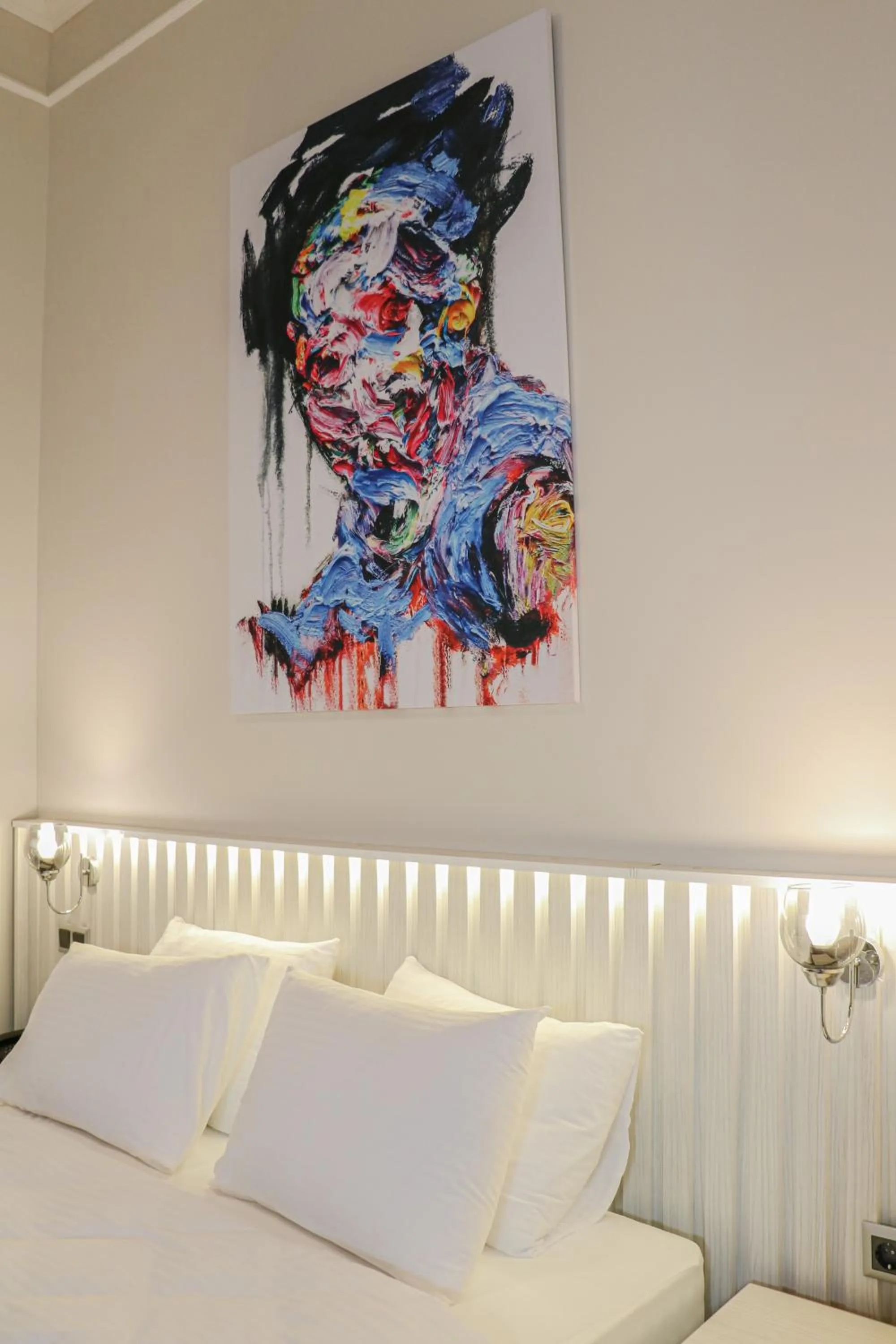 Text overlay in Rafinn Hotel