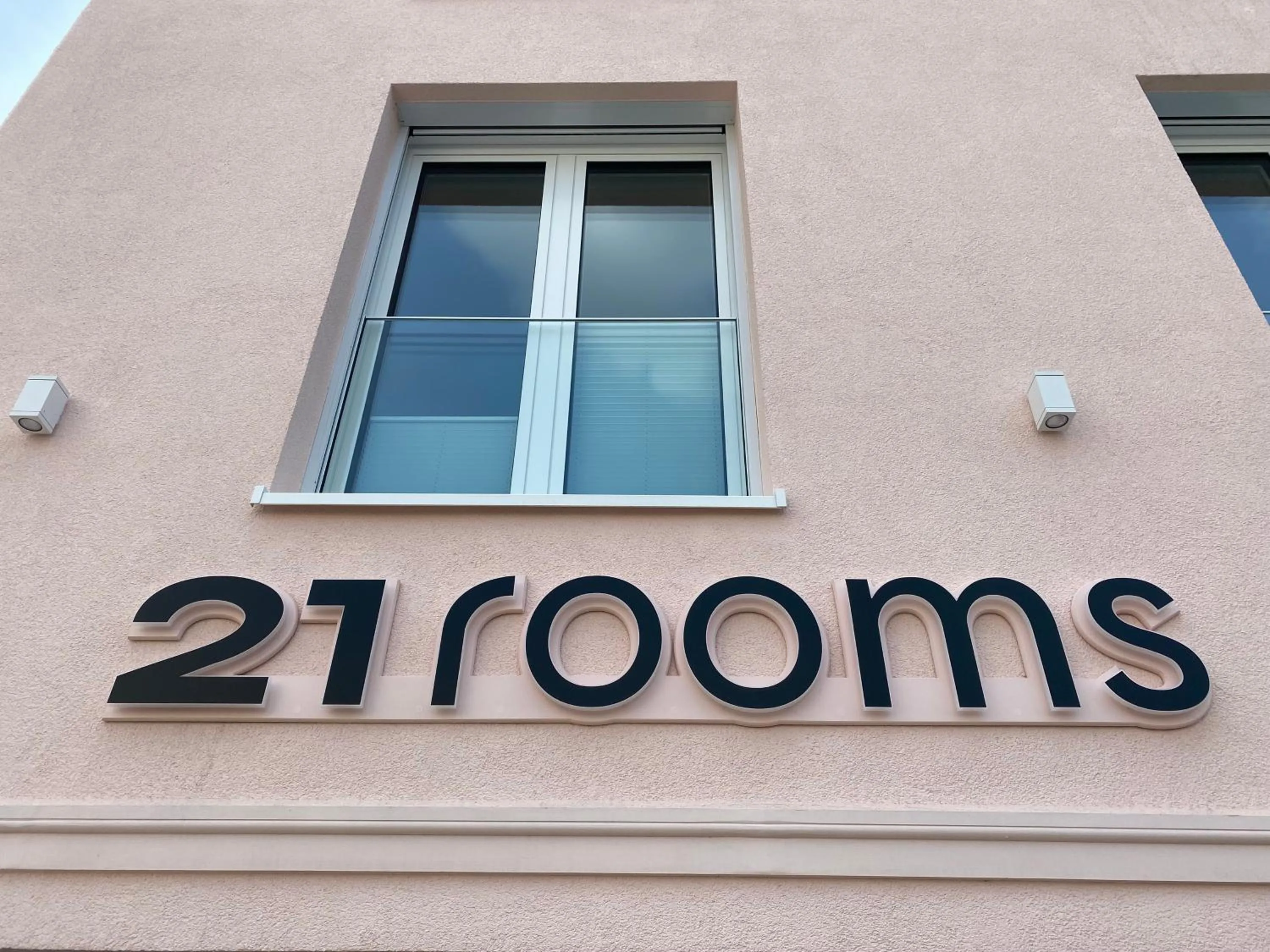 Property building in 21rooms