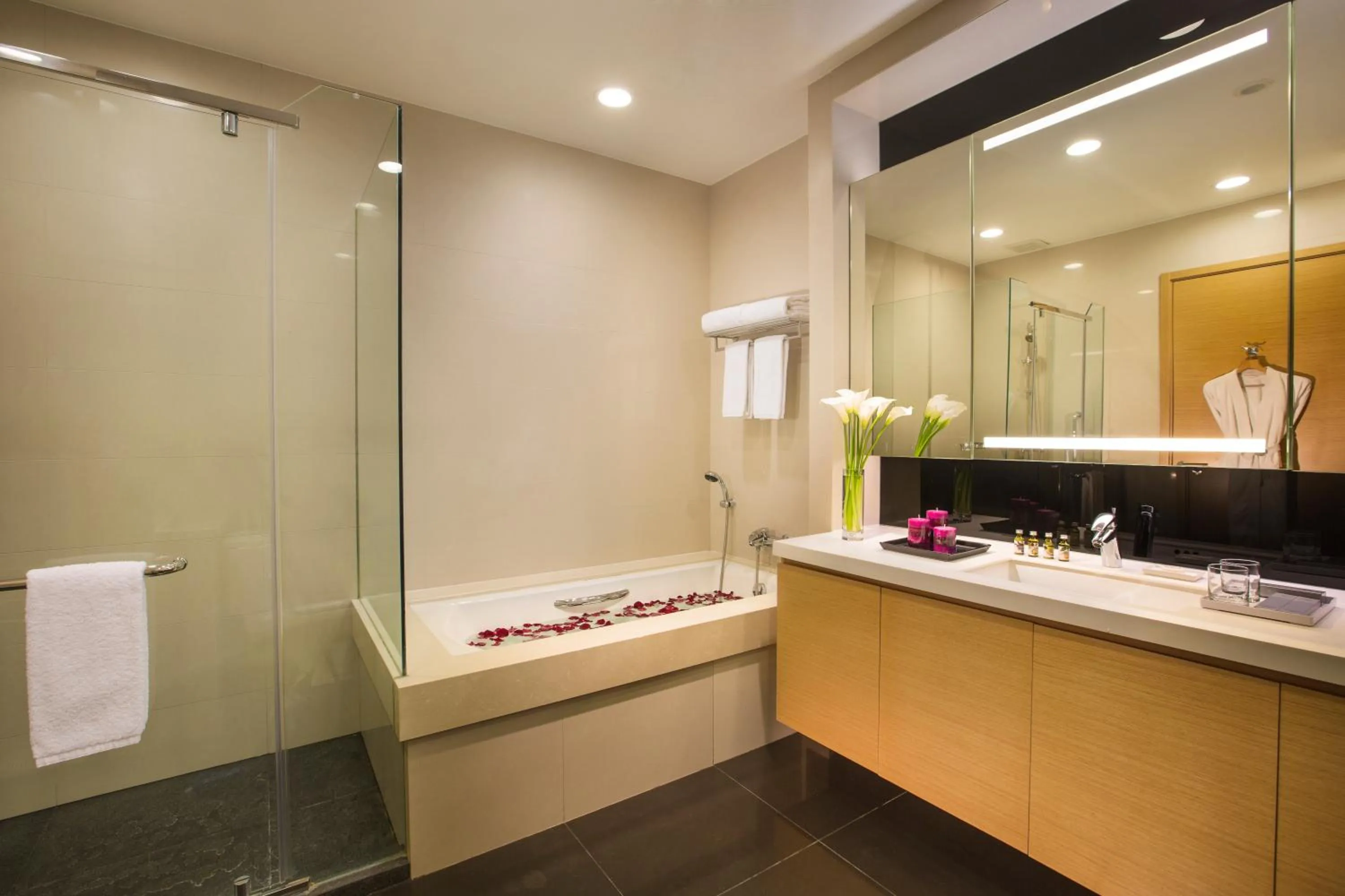 Hot Tub in Somerset Grand Central Dalian