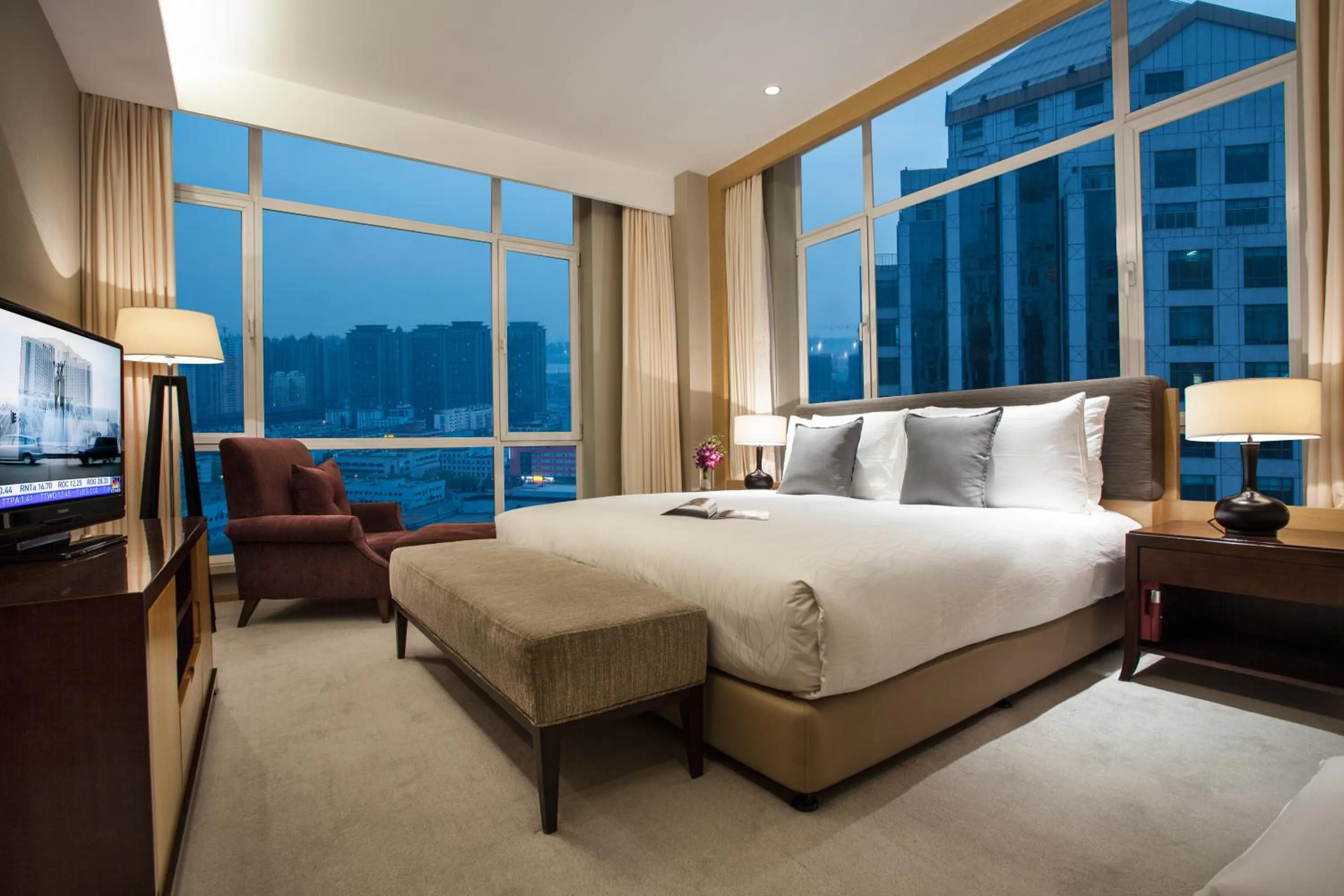 Bedroom, Bed in Somerset Grand Central Dalian