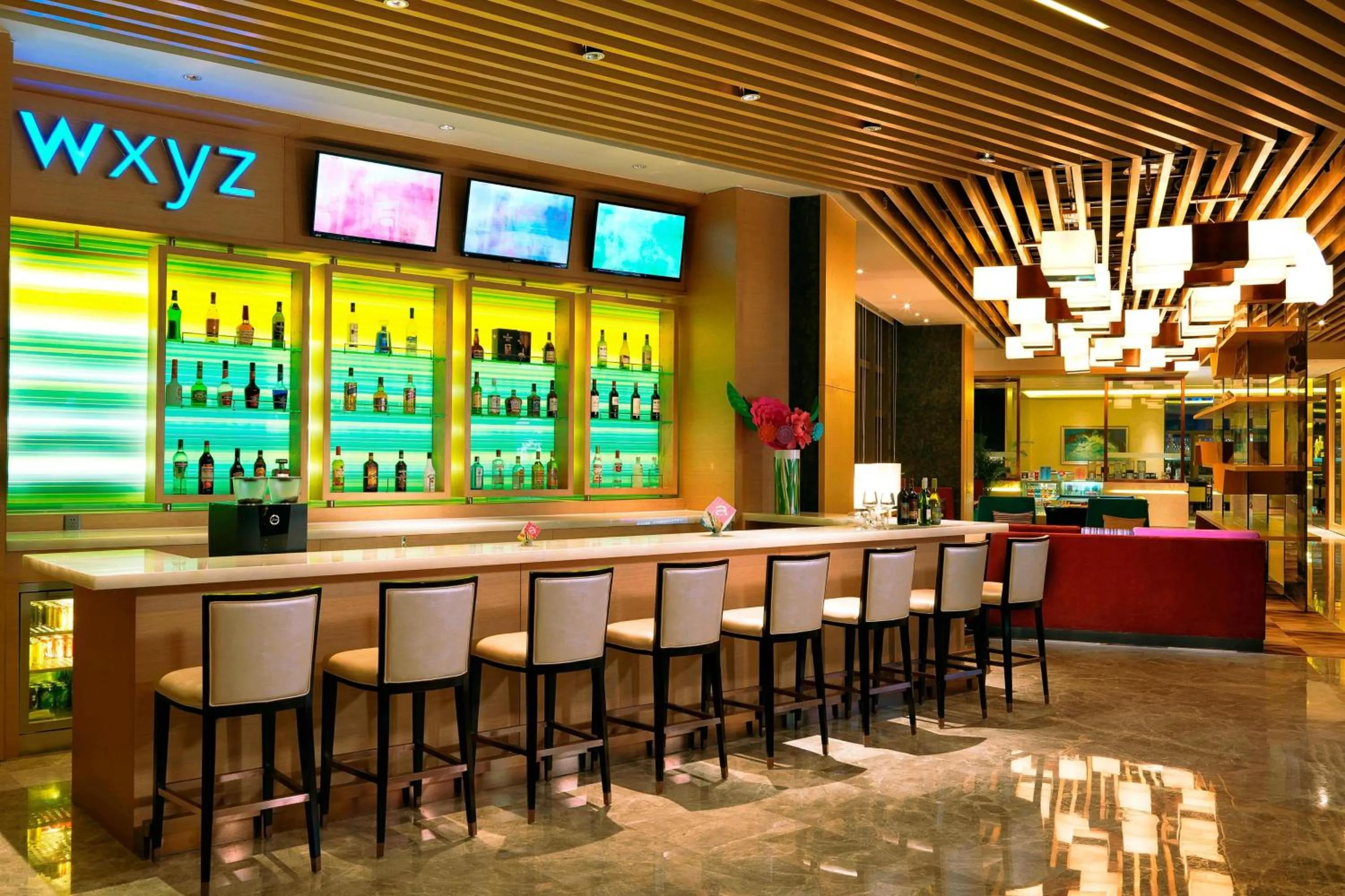 Lounge or bar in Aloft Dalian