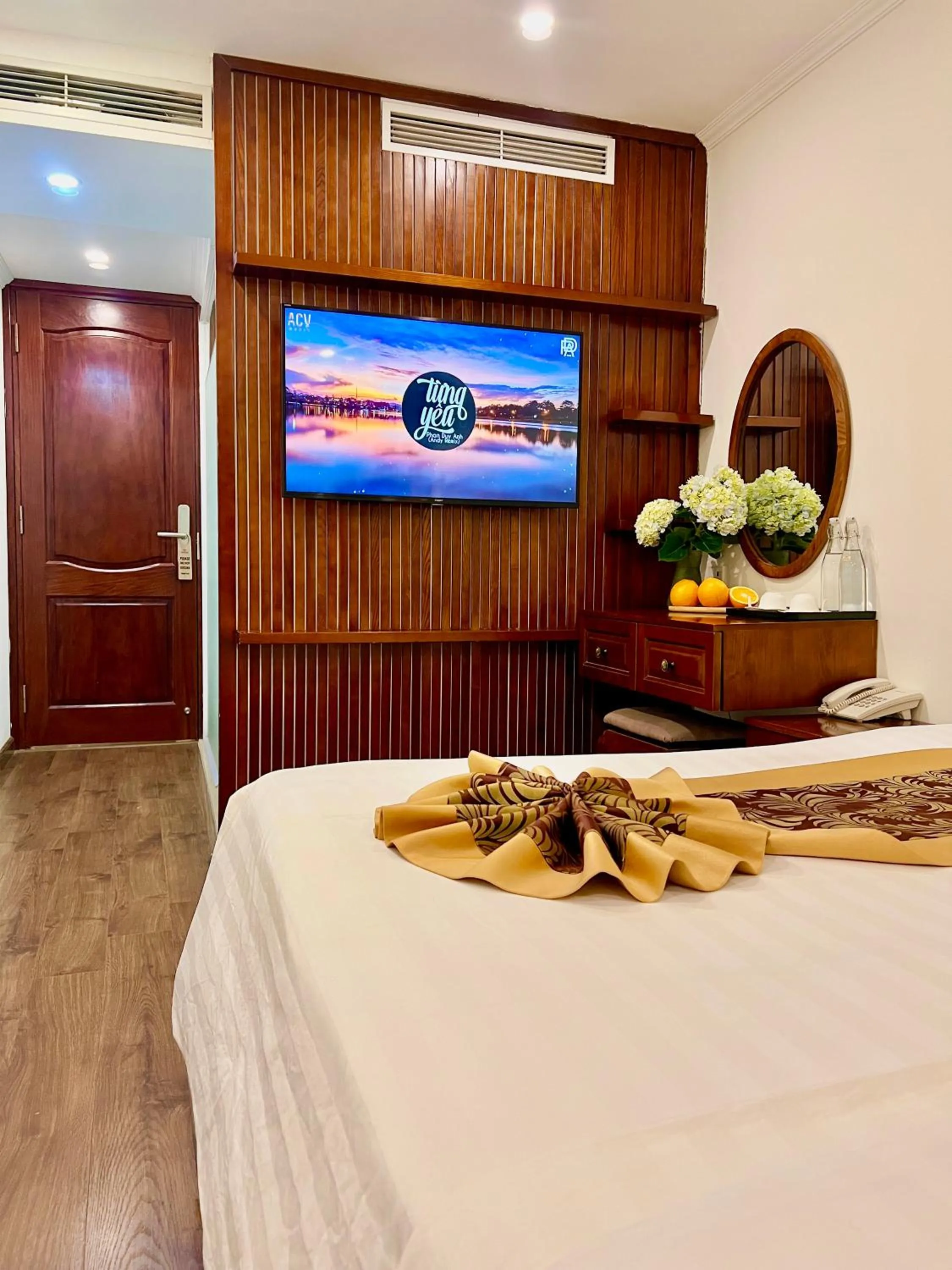 Photo of the whole room in DE LA SOIE Hotel & Travel