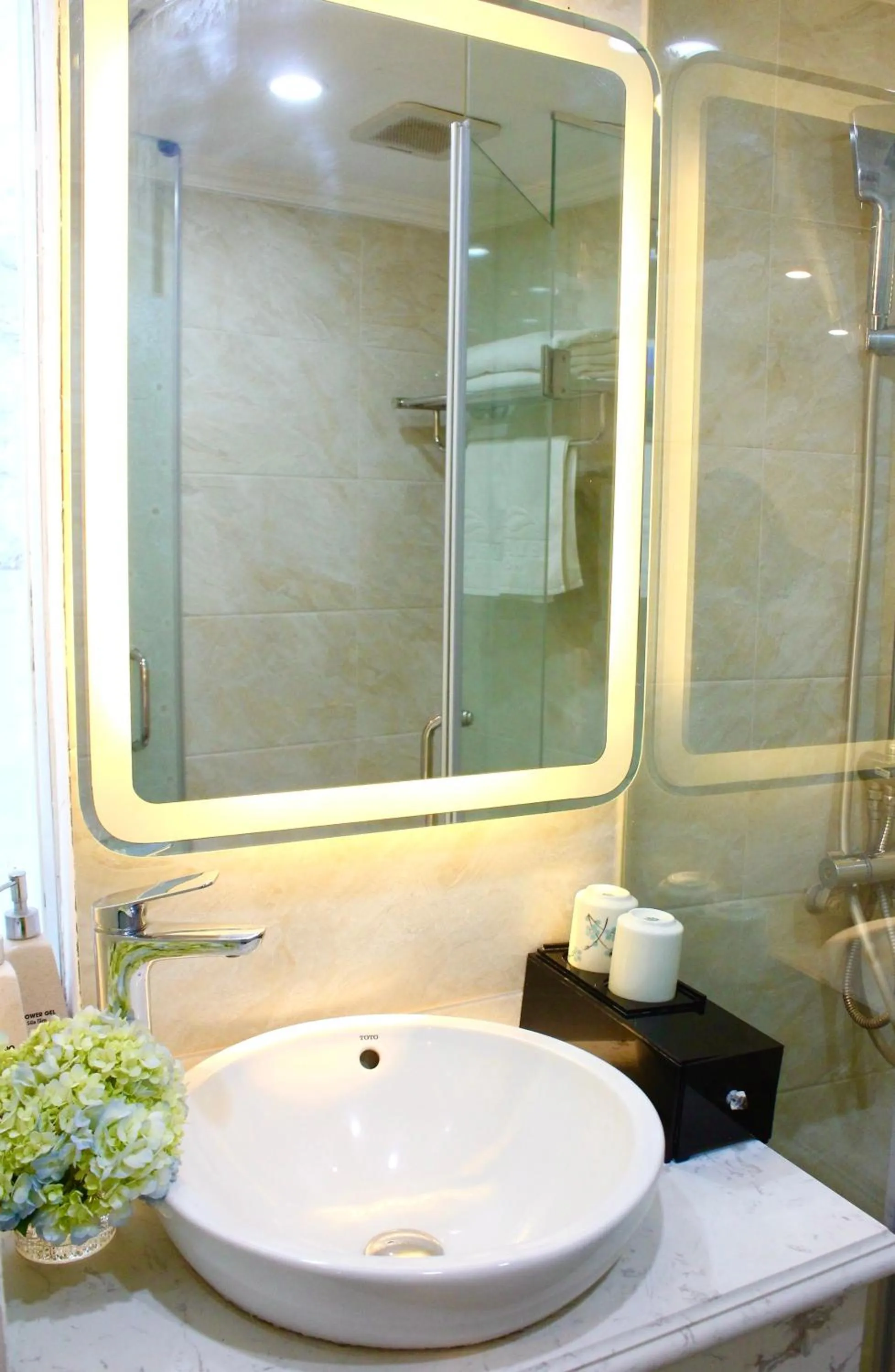 Bathroom in DE LA SOIE Hotel & Travel