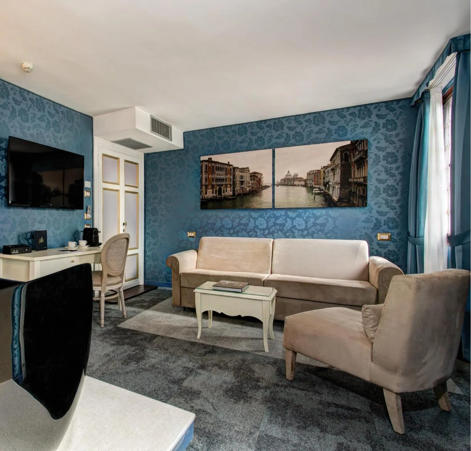 Bed in GKK Exclusive Private suite Venezia