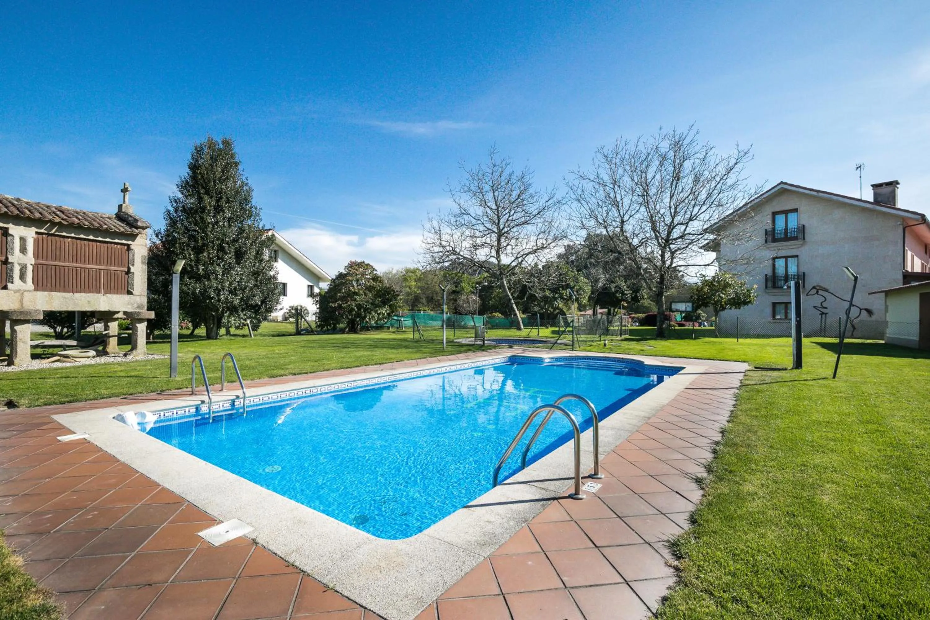 Swimming pool in Hotel Rural Campaniola