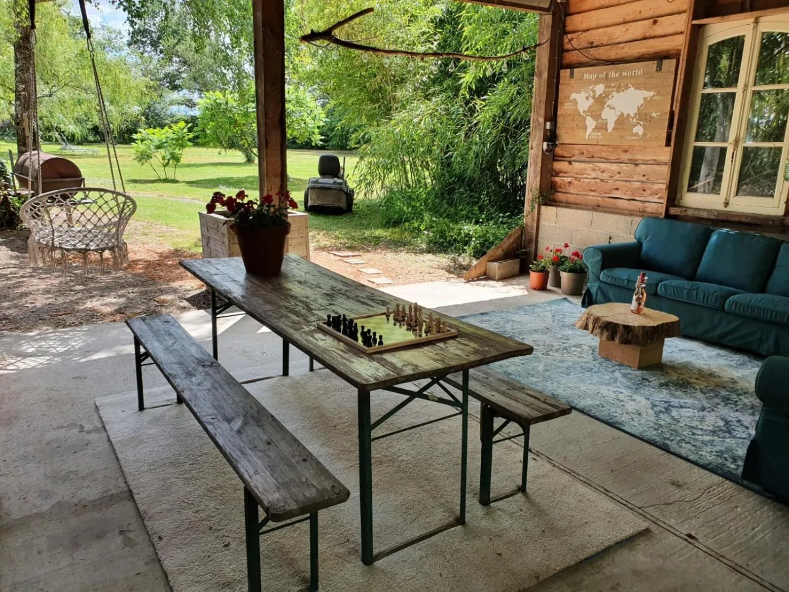 Lounge or bar in Champ Du Bois