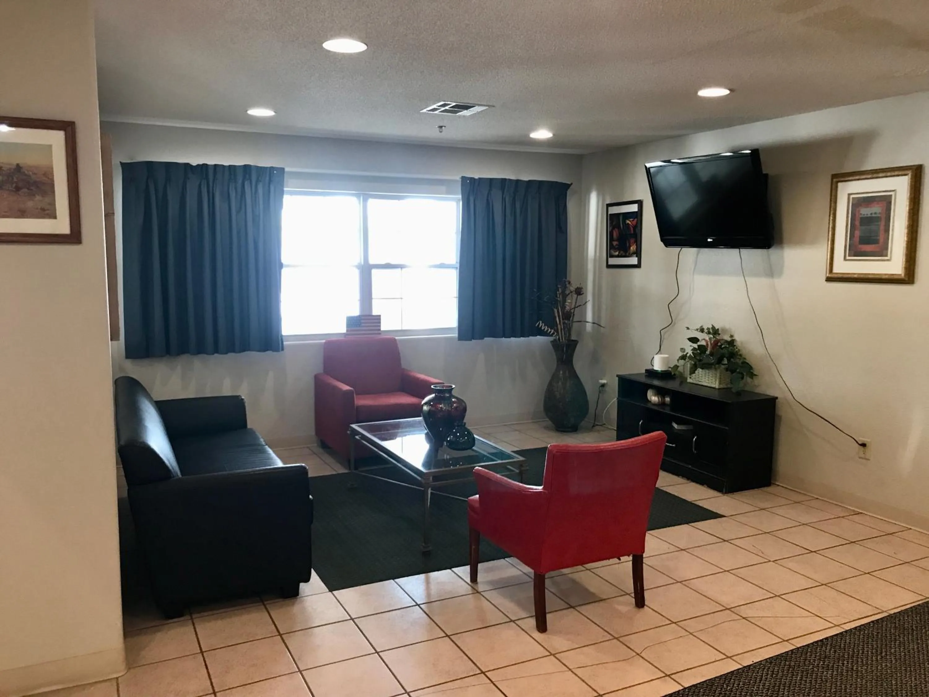 Chadron Inn & Suites