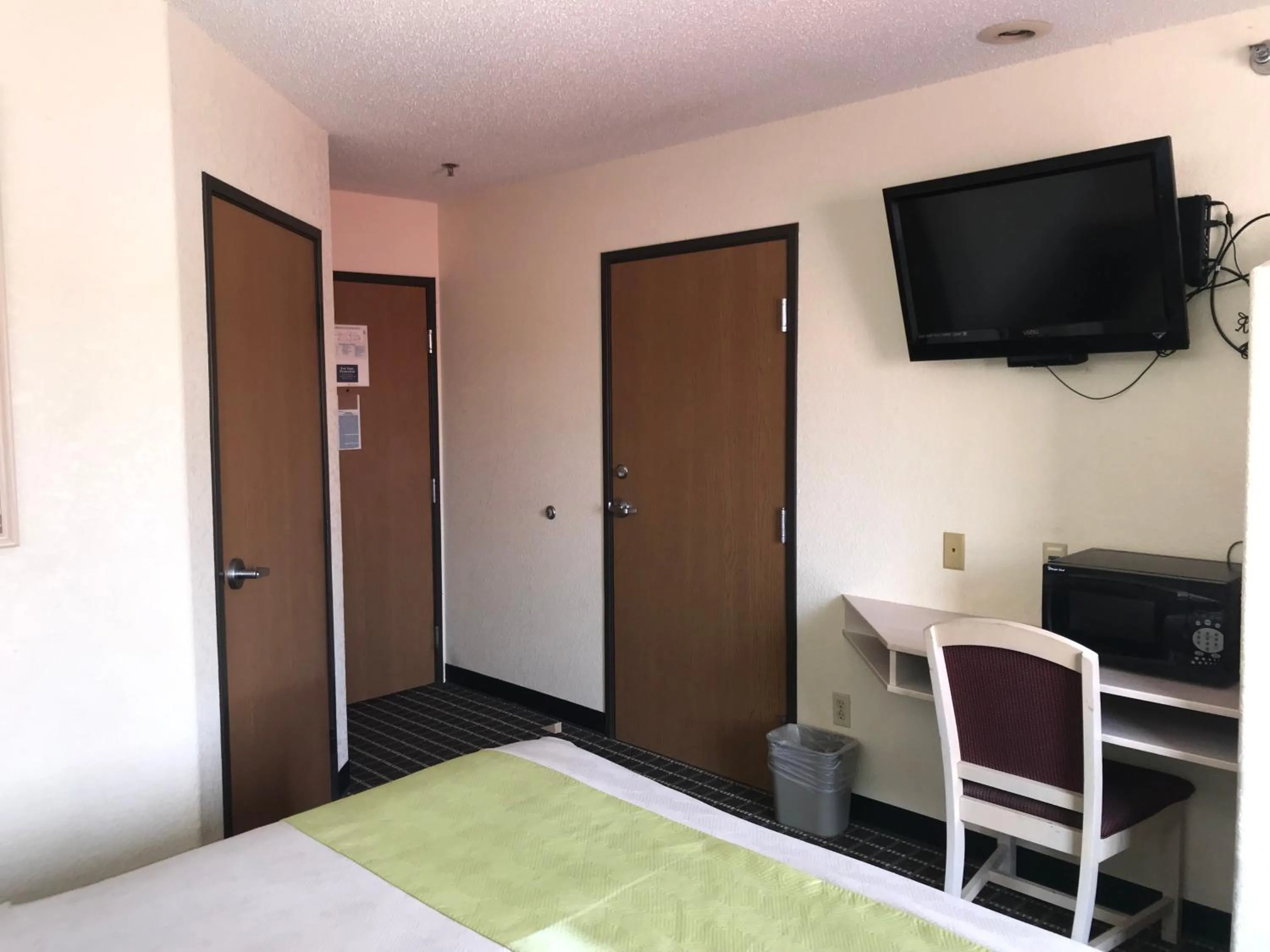 Chadron Inn & Suites