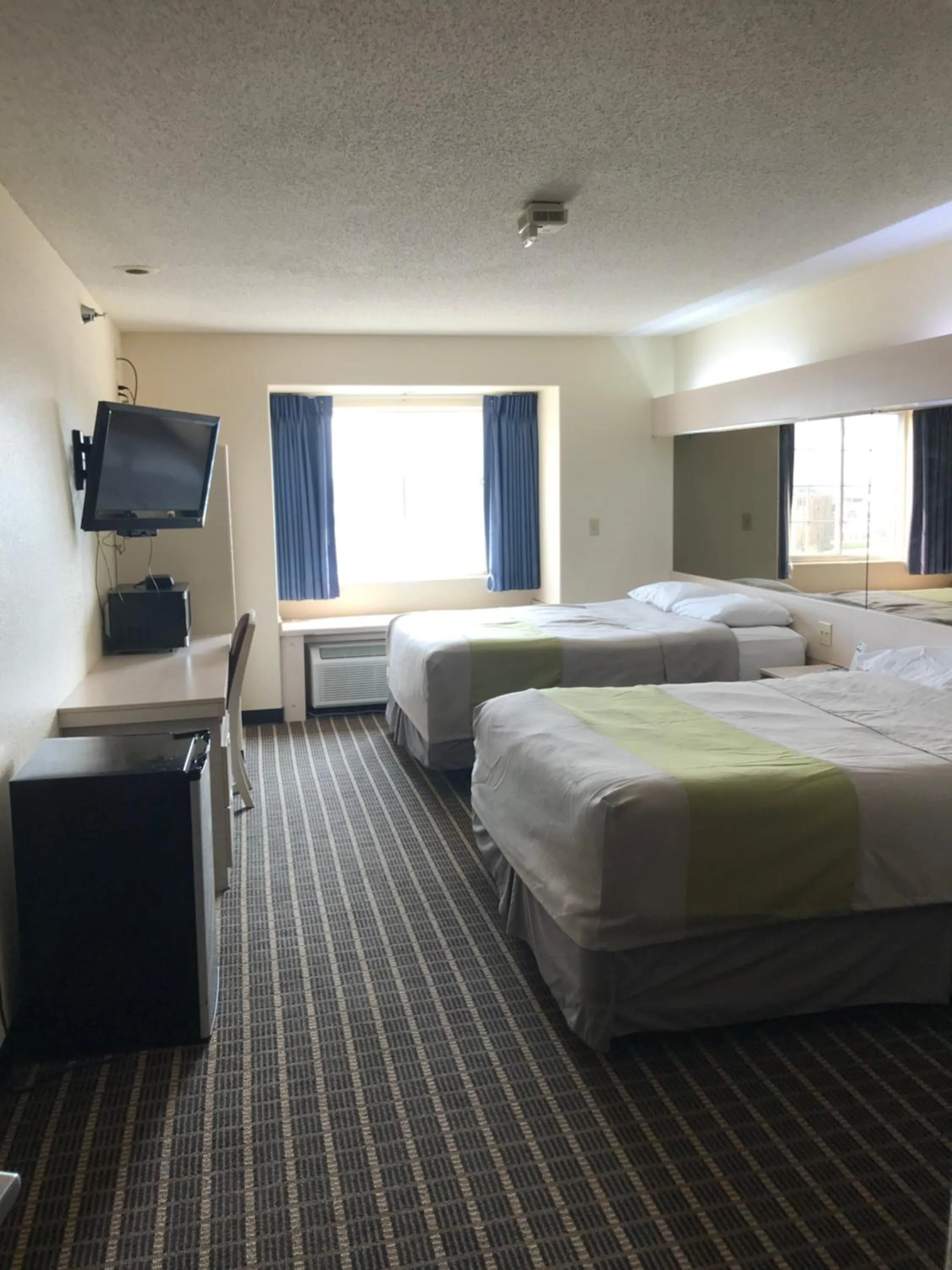 Chadron Inn & Suites
