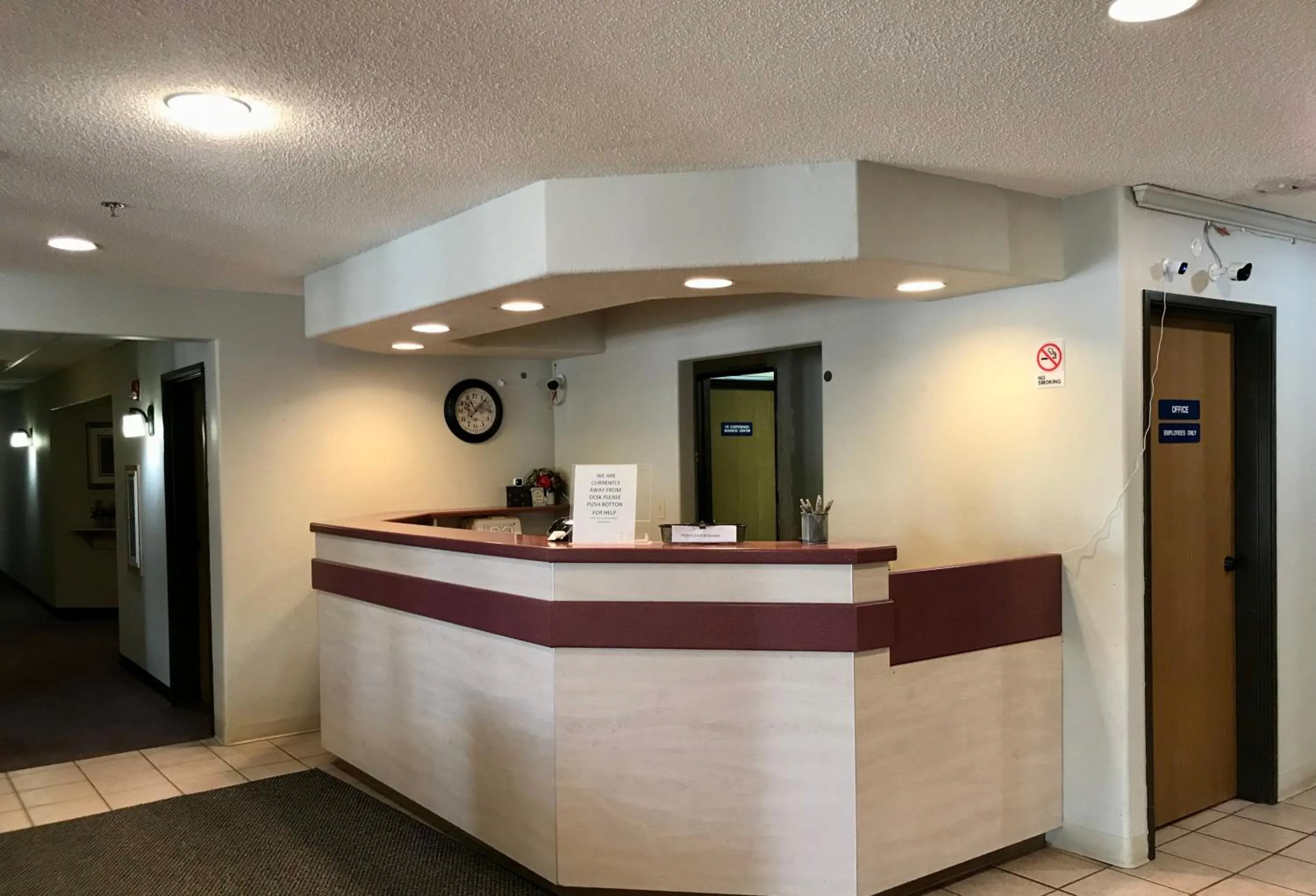 Chadron Inn & Suites