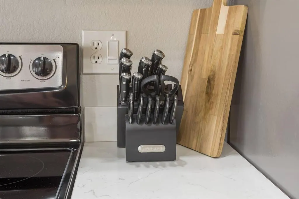 Cozy home with pool, fire table, BBQ, RV parking