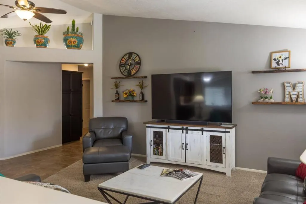 Cozy home with pool, fire table, BBQ, RV parking