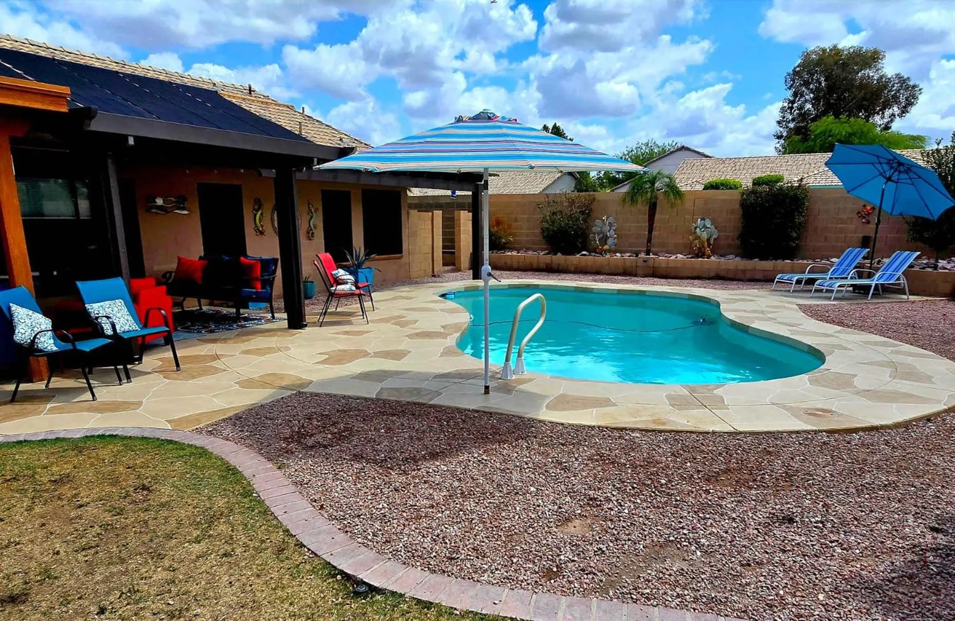 Cozy home with pool, fire table, BBQ, RV parking