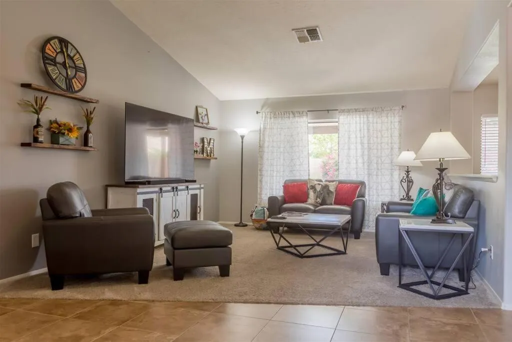 Cozy home with pool, fire table, BBQ, RV parking