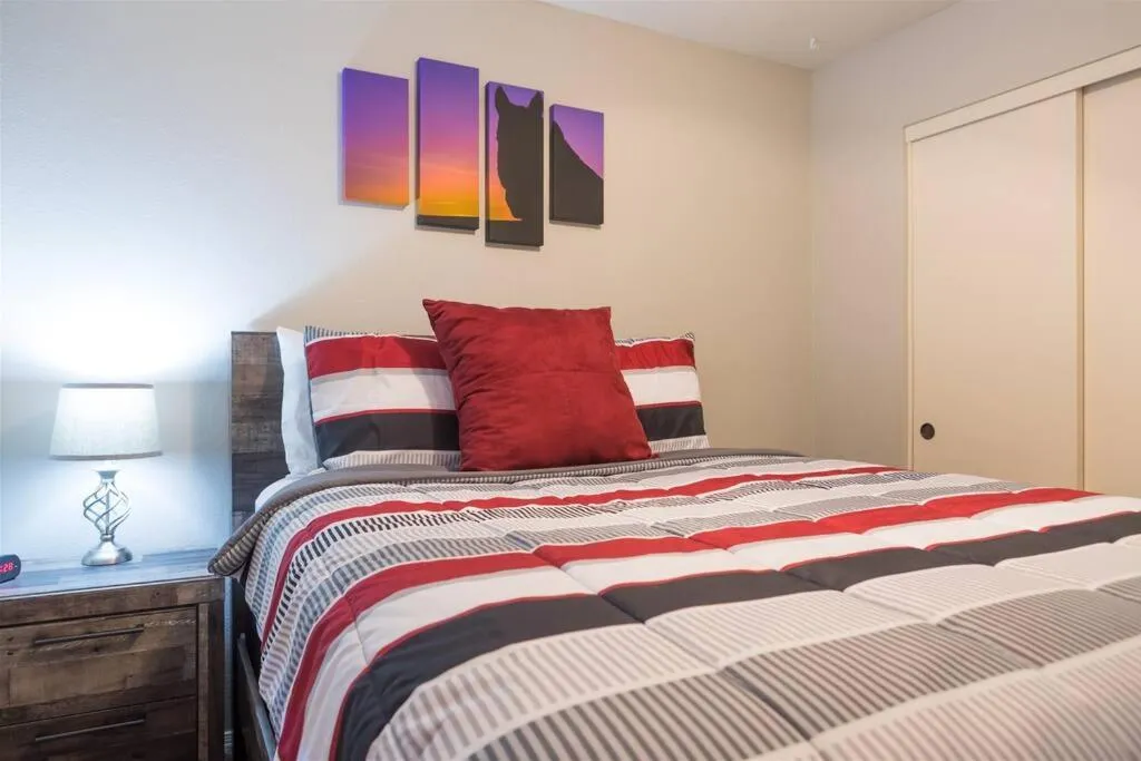 Bed in Cozy home with pool, fire table, BBQ, RV parking