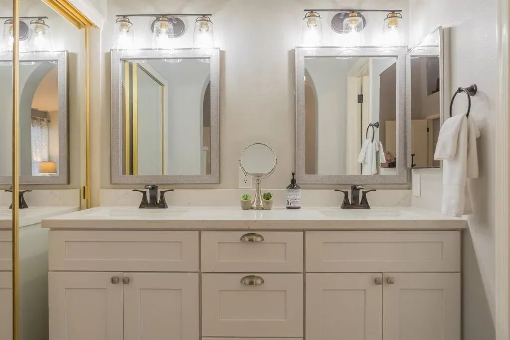 Cozy home with pool, fire table, BBQ, RV parking