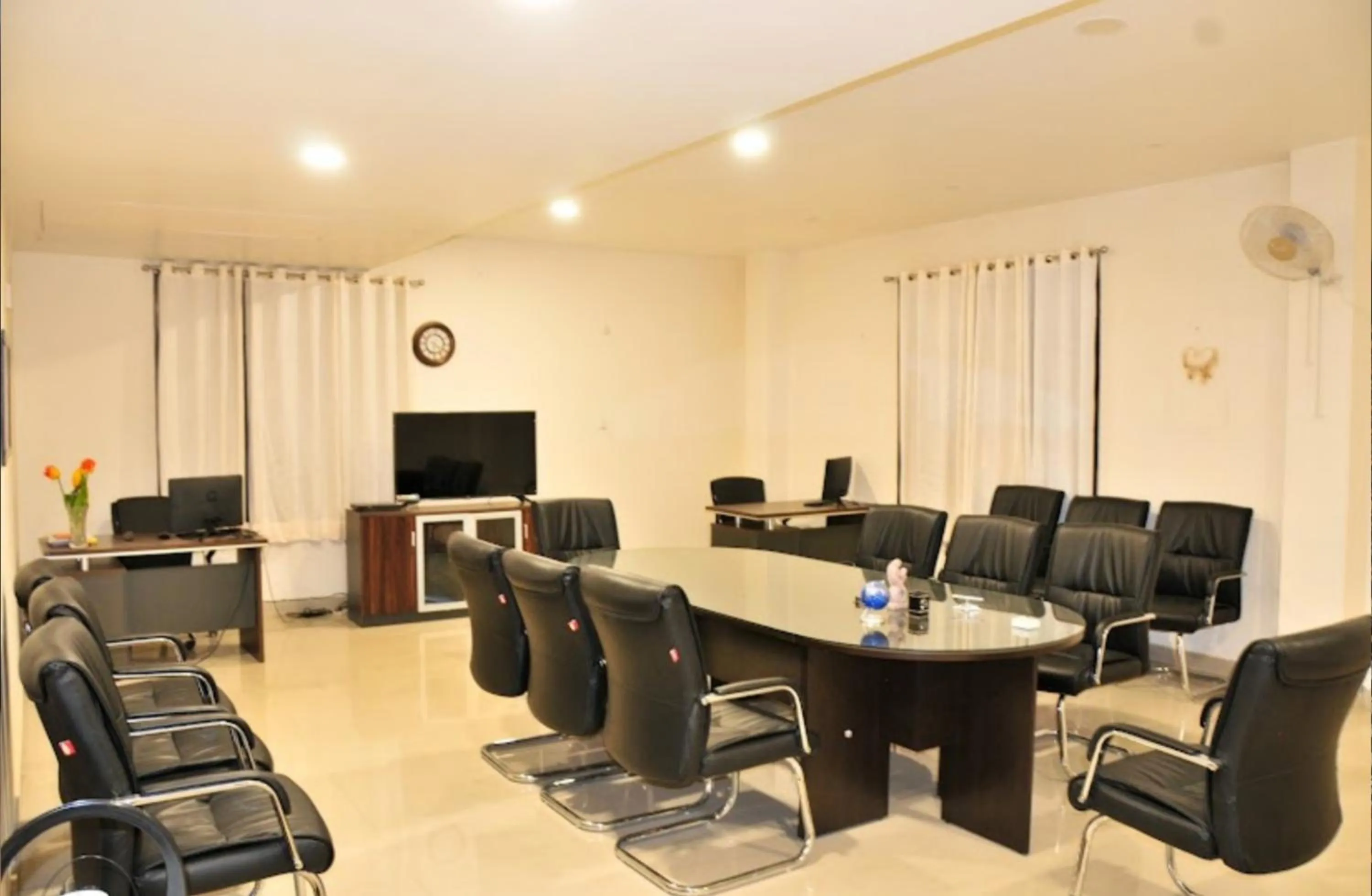 Business facilities in IIDM Eco Resort