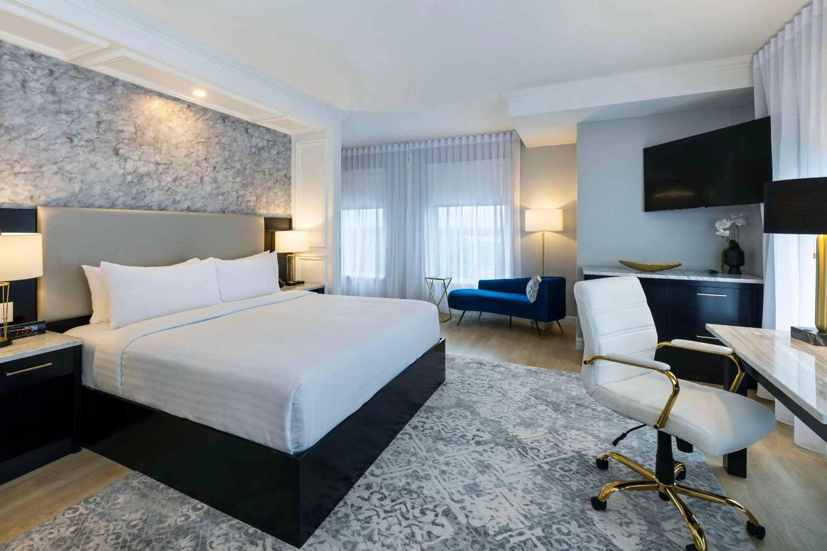 Bedroom, Bed in Halifax Tower Hotel & Conference Centre, an Ascend Collection Hotel