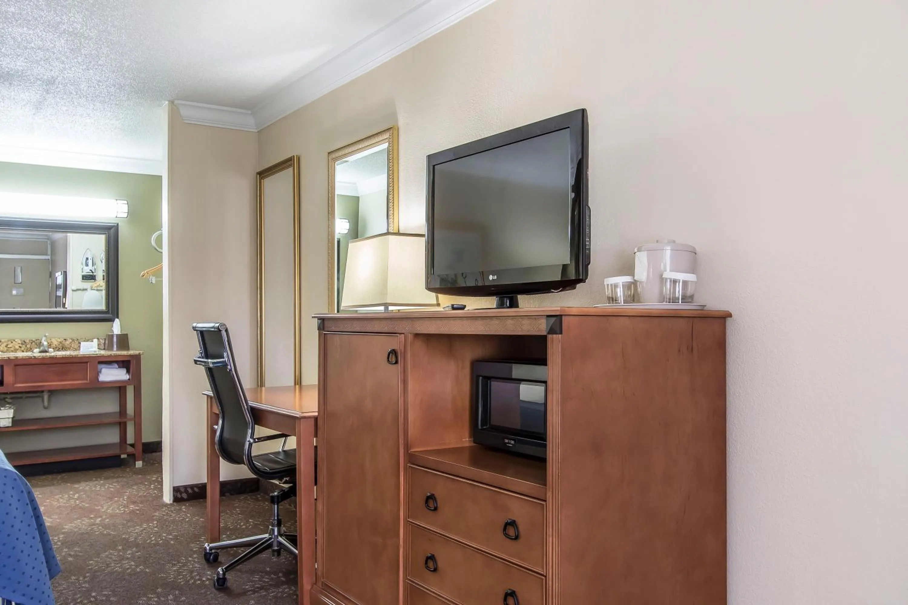 Bedroom in Quality Inn Morgan City