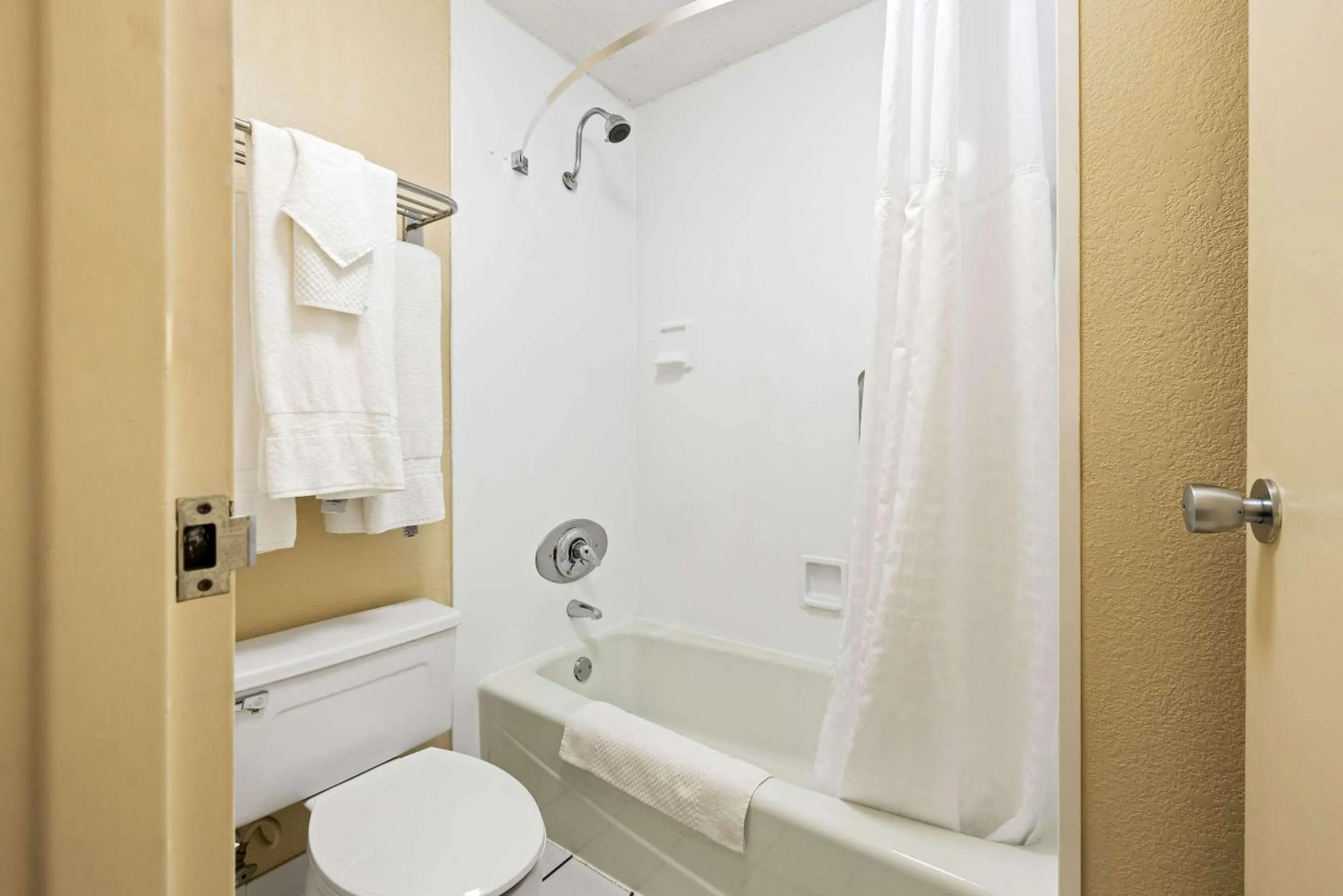 Bathroom in Quality Inn Morgan City