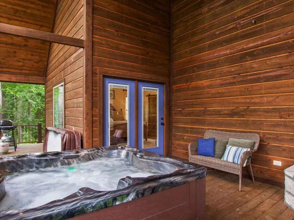 Stunning Luxury Cabin w Hot Tub and Fire Pit Holy Shiplap is Perfect Romantic Couples Getaway