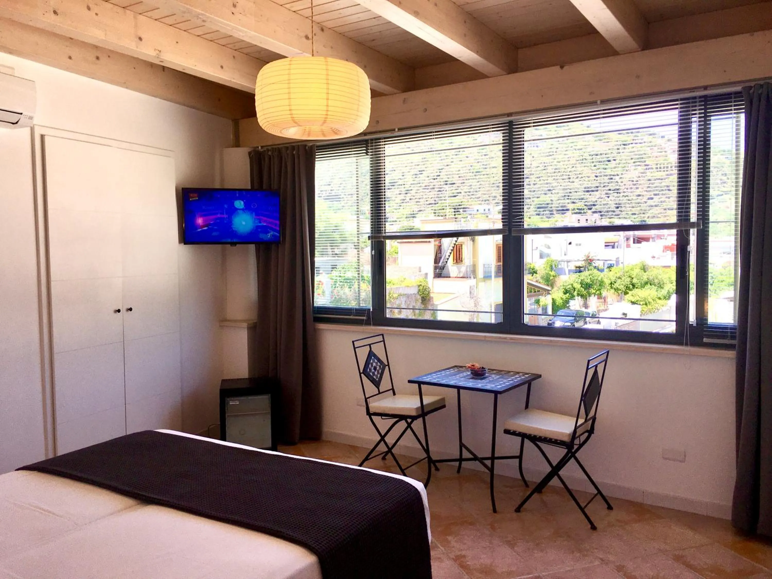 Mountain view, Bed in Casa Mafalda B&B