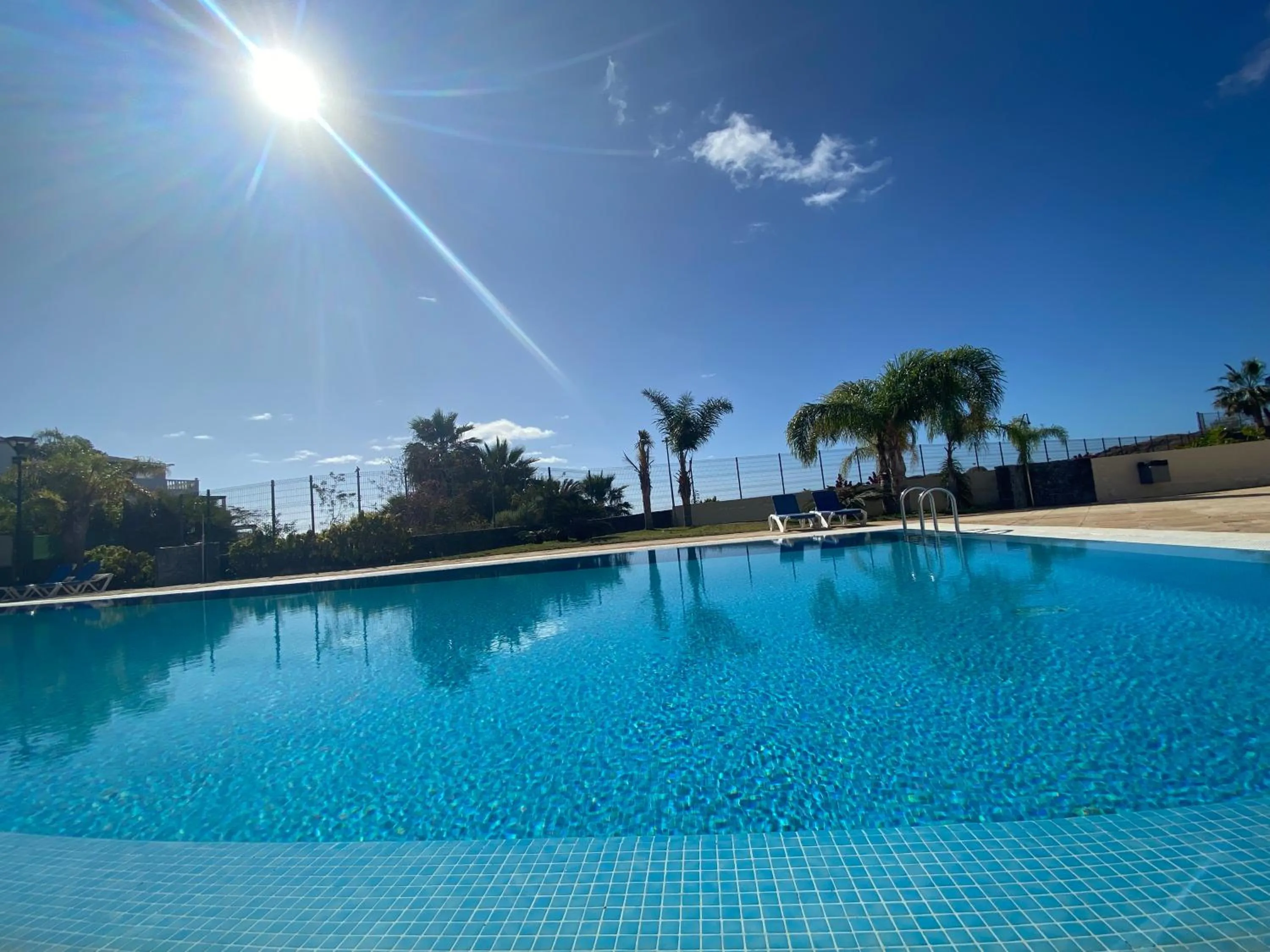 Swimming pool in SUN BAY VILLAS APARTMENT