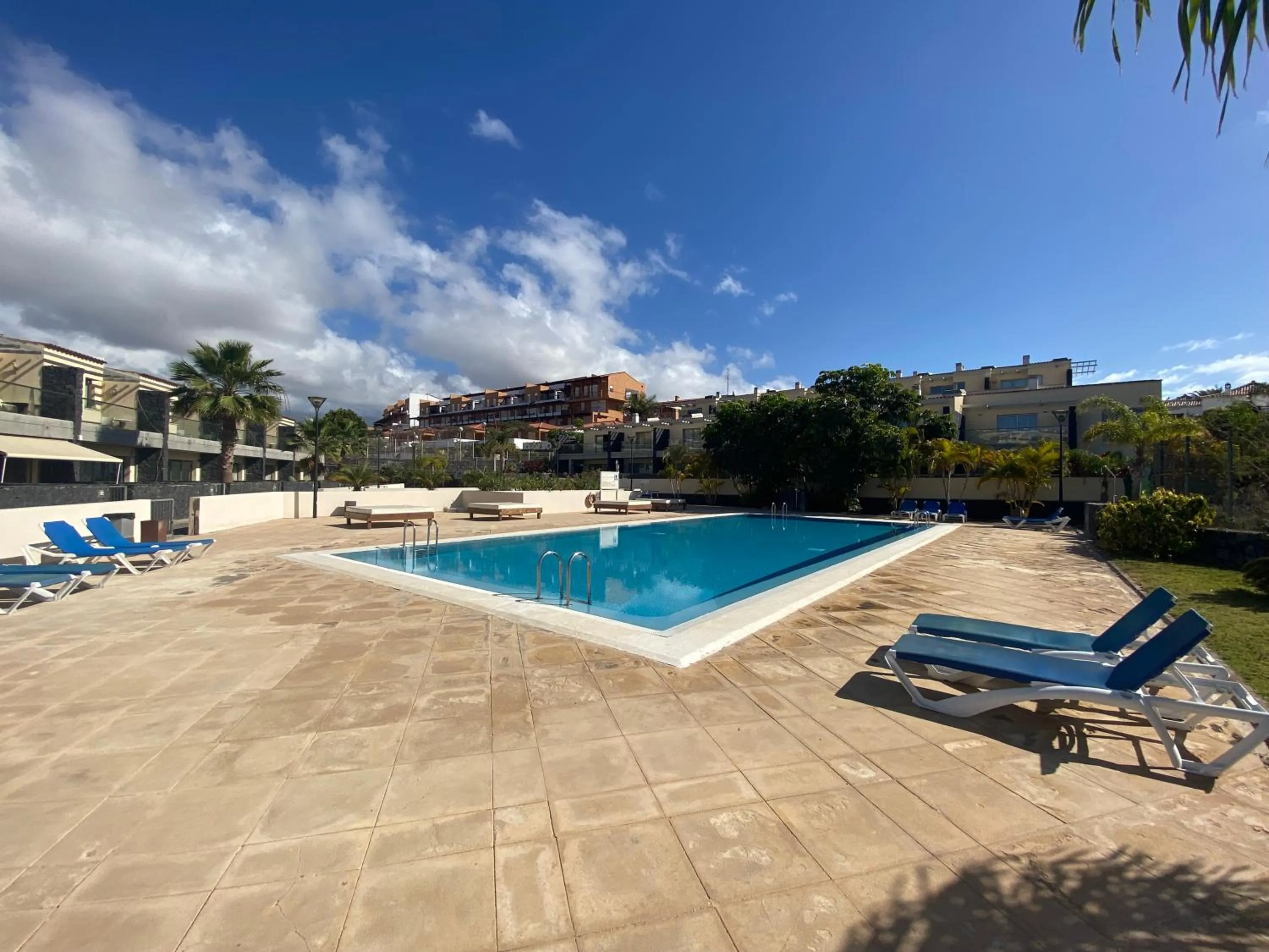 Swimming pool in SUN BAY VILLAS APARTMENT